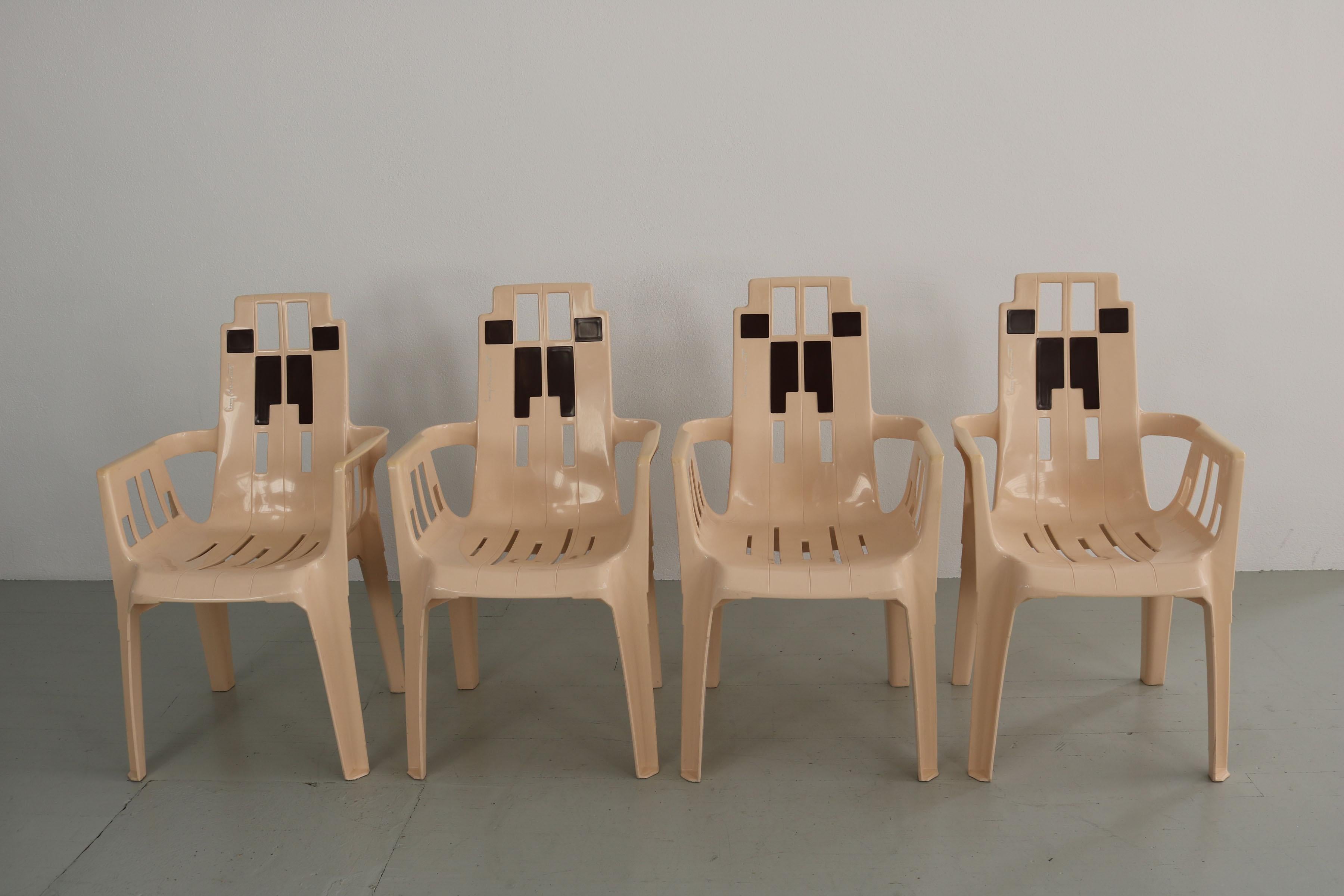 Ensemble de 4 chaises empilables en plastique de Pierre Paulin pour Henry Massonnet en vente 5