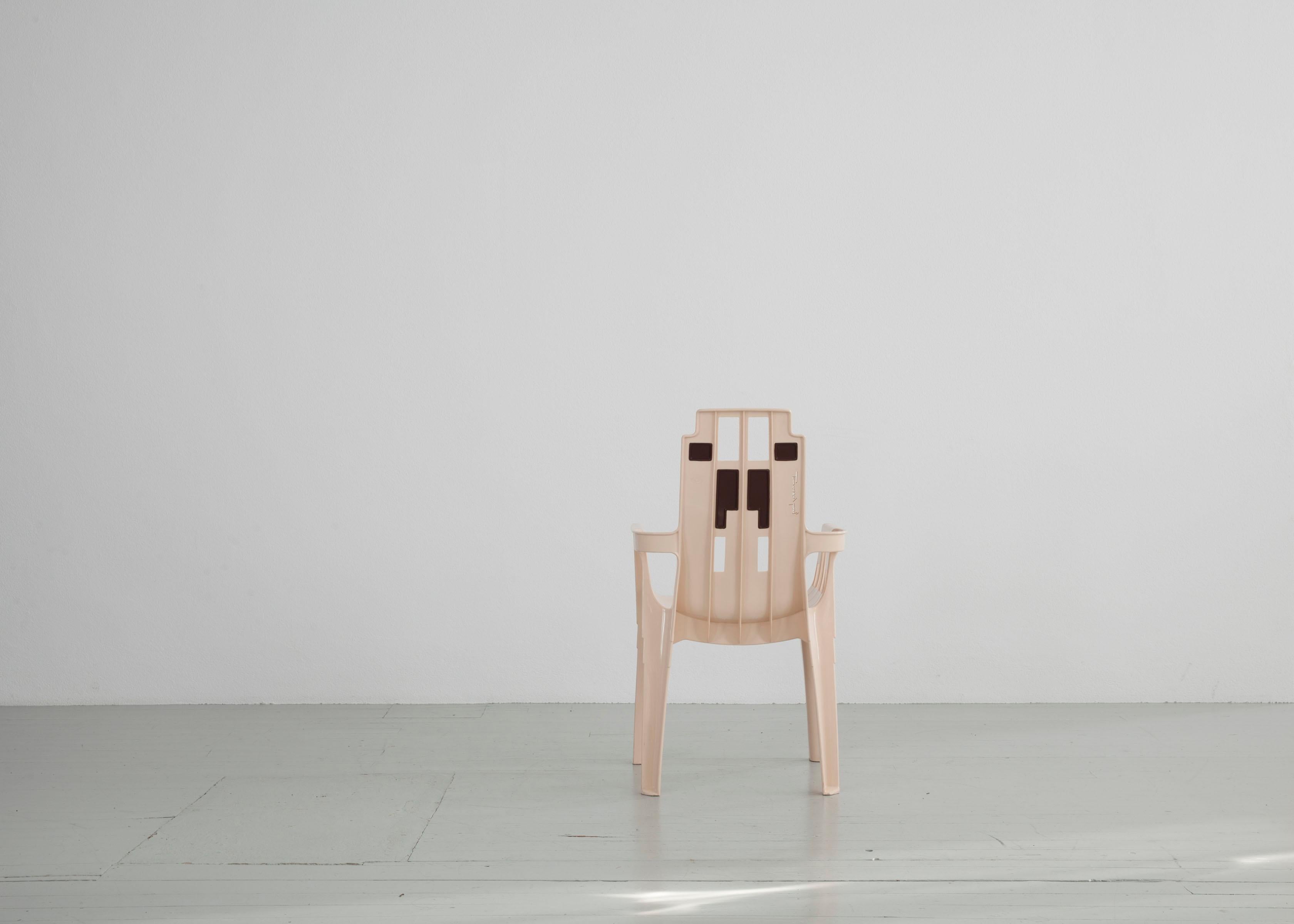 Français Ensemble de 4 chaises empilables en plastique de Pierre Paulin pour Henry Massonnet en vente