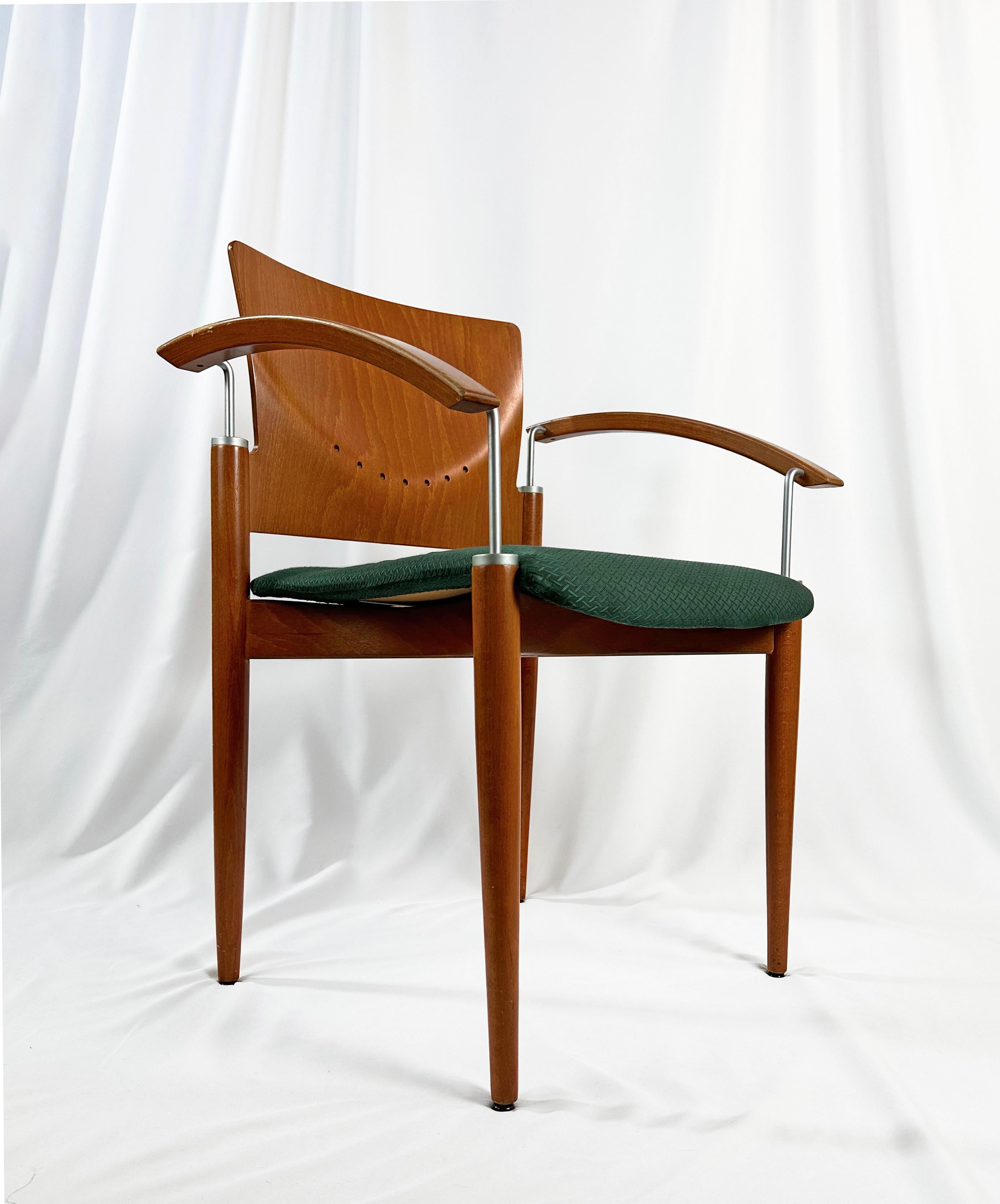 Postmoderne Chaises de salle à manger empilables postmodernes en hêtre et chrome - Rembourrage vert  en vente