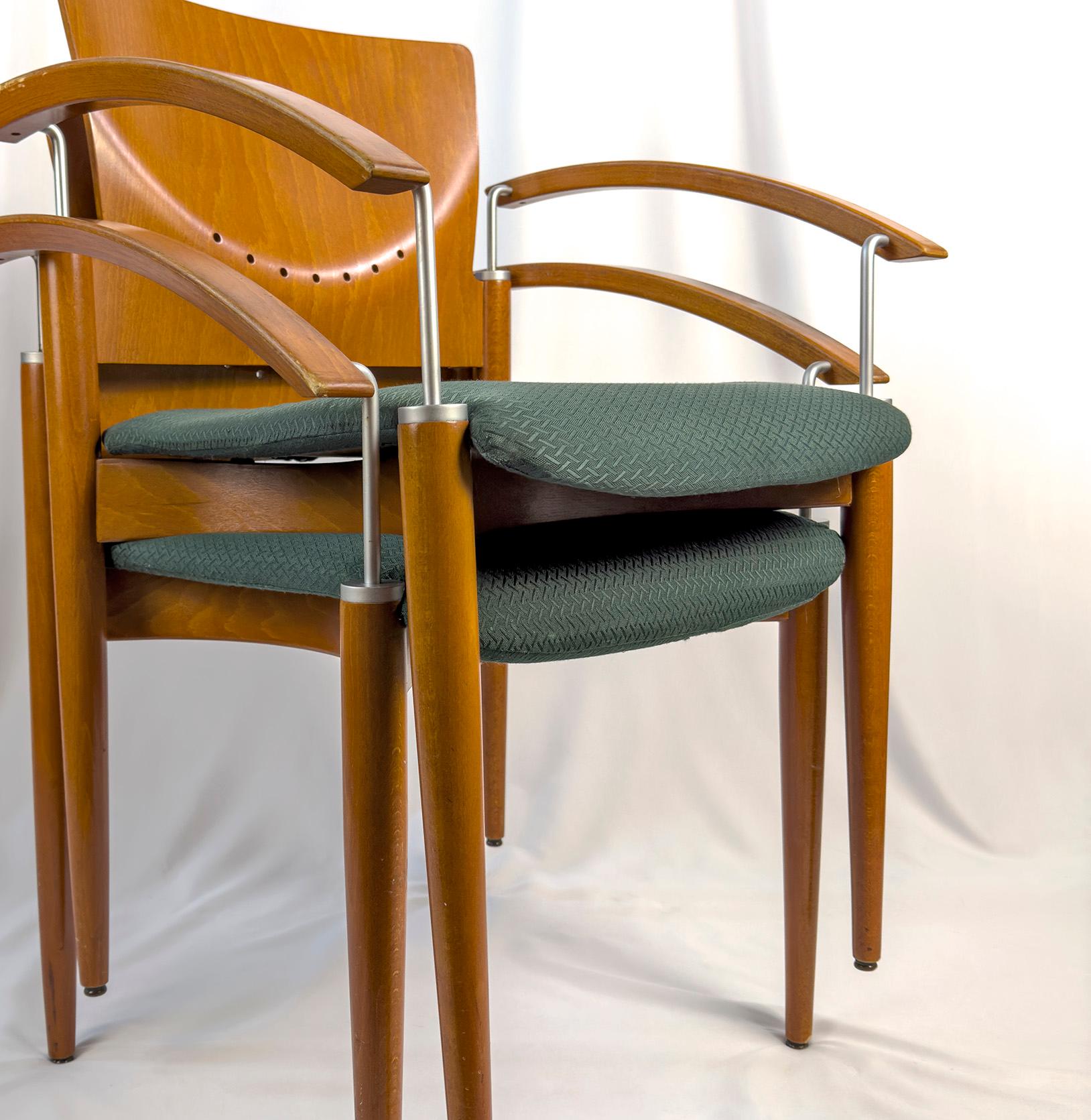 Chaises de salle à manger empilables postmodernes en hêtre et chrome - Rembourrage vert  en vente 2