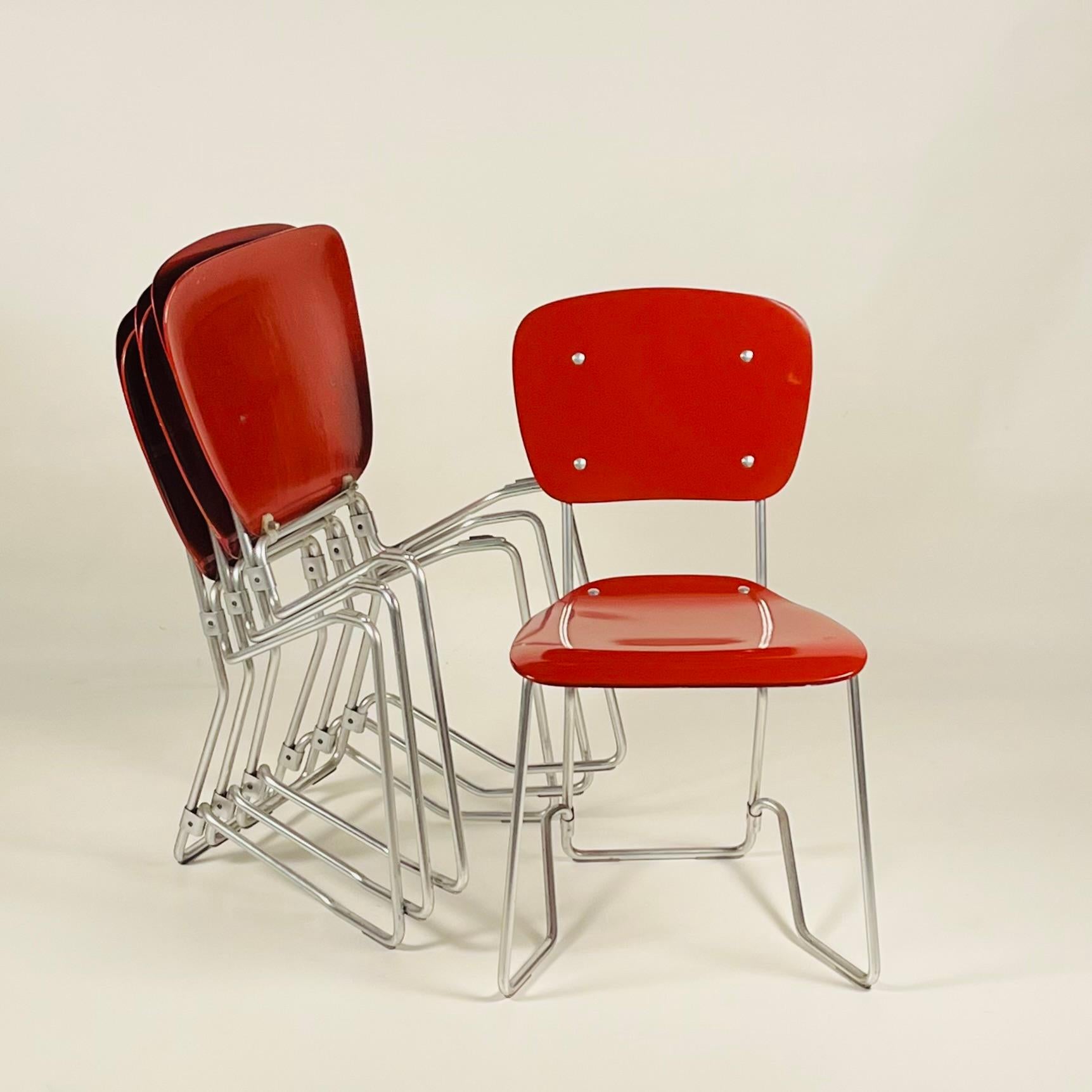 Suisse Ensemble de 4 chaises empilables par Armin Wirth et Aluflex, années 1950  en vente