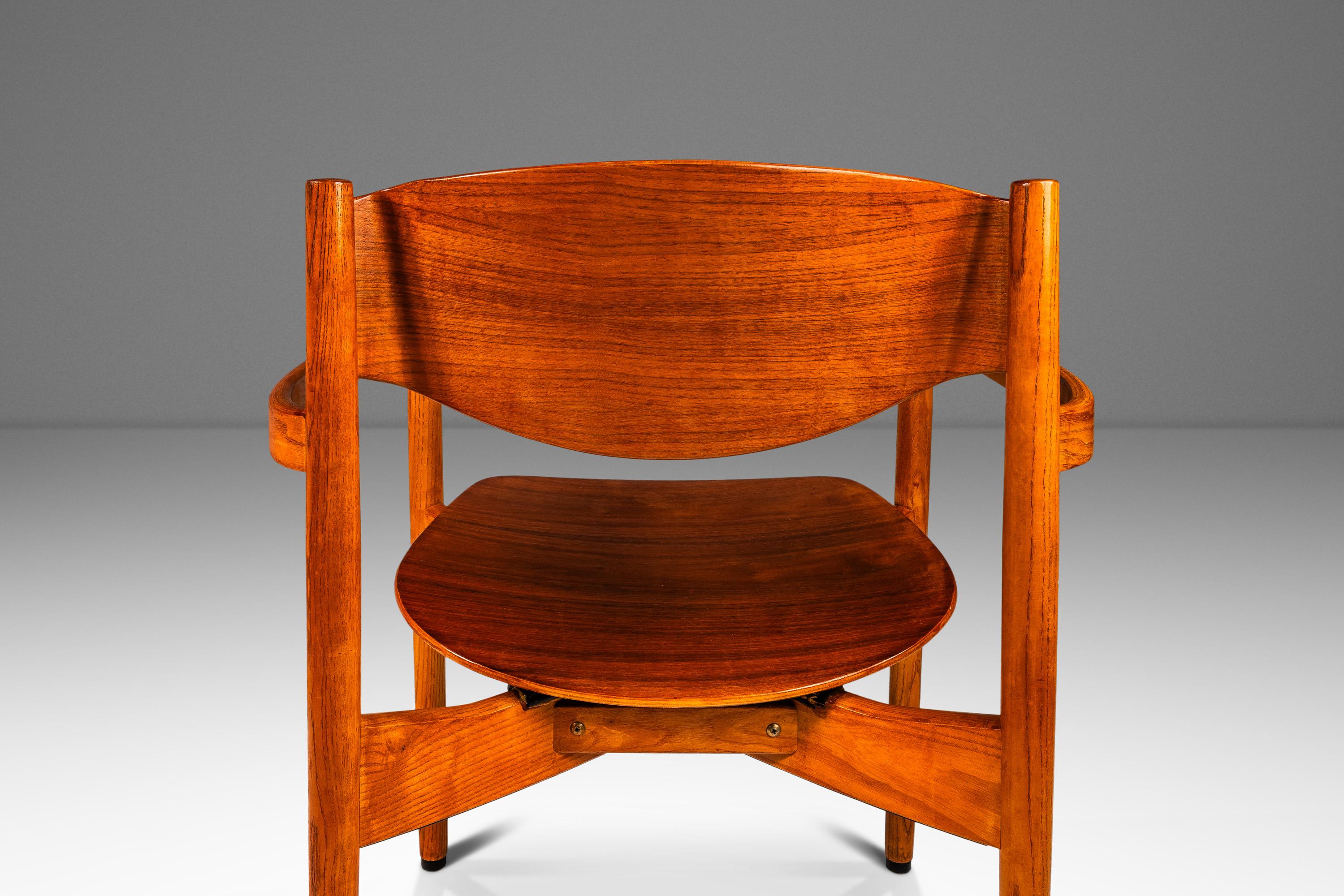 Ensemble de 4 chaises empilables en Oak Oak & Walnut par Jens Risom, USA, c. 1960s en vente 4