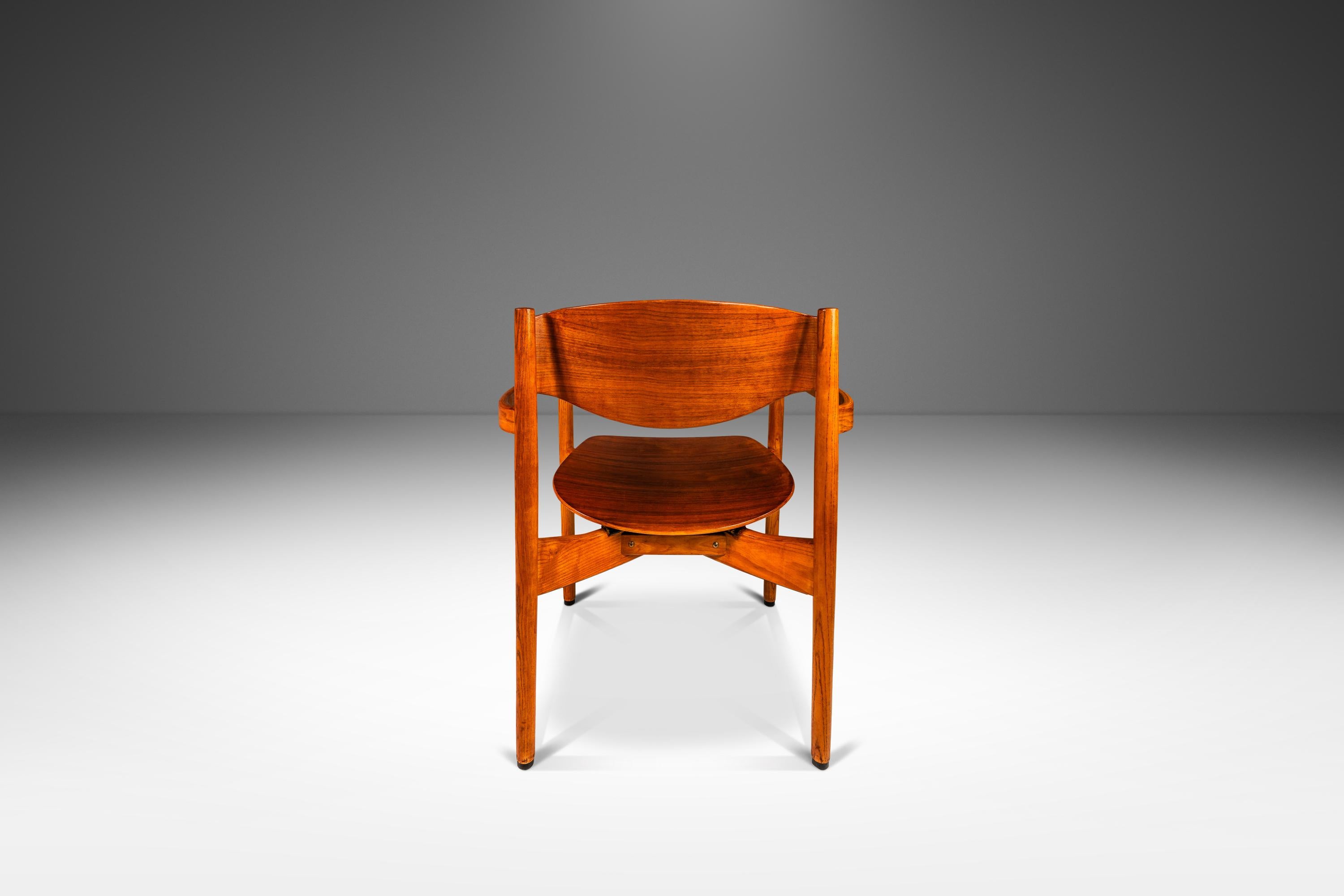 Américain Ensemble de 4 chaises empilables en Oak Oak & Walnut par Jens Risom, USA, c. 1960s en vente
