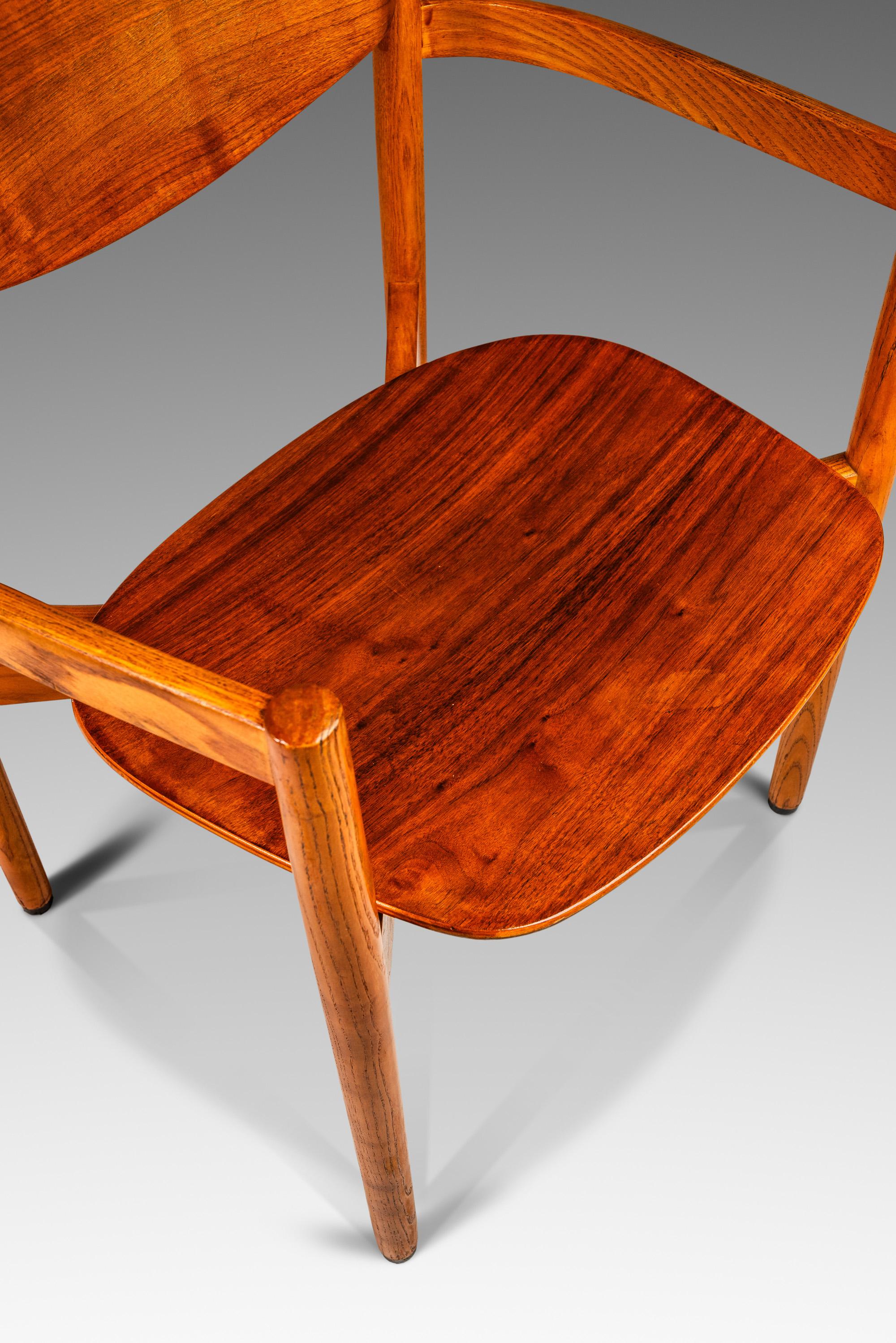 Juego de 4 sillas apilables de roble y nogal de Jens Risom, EE.UU., c. 1960 en venta 2