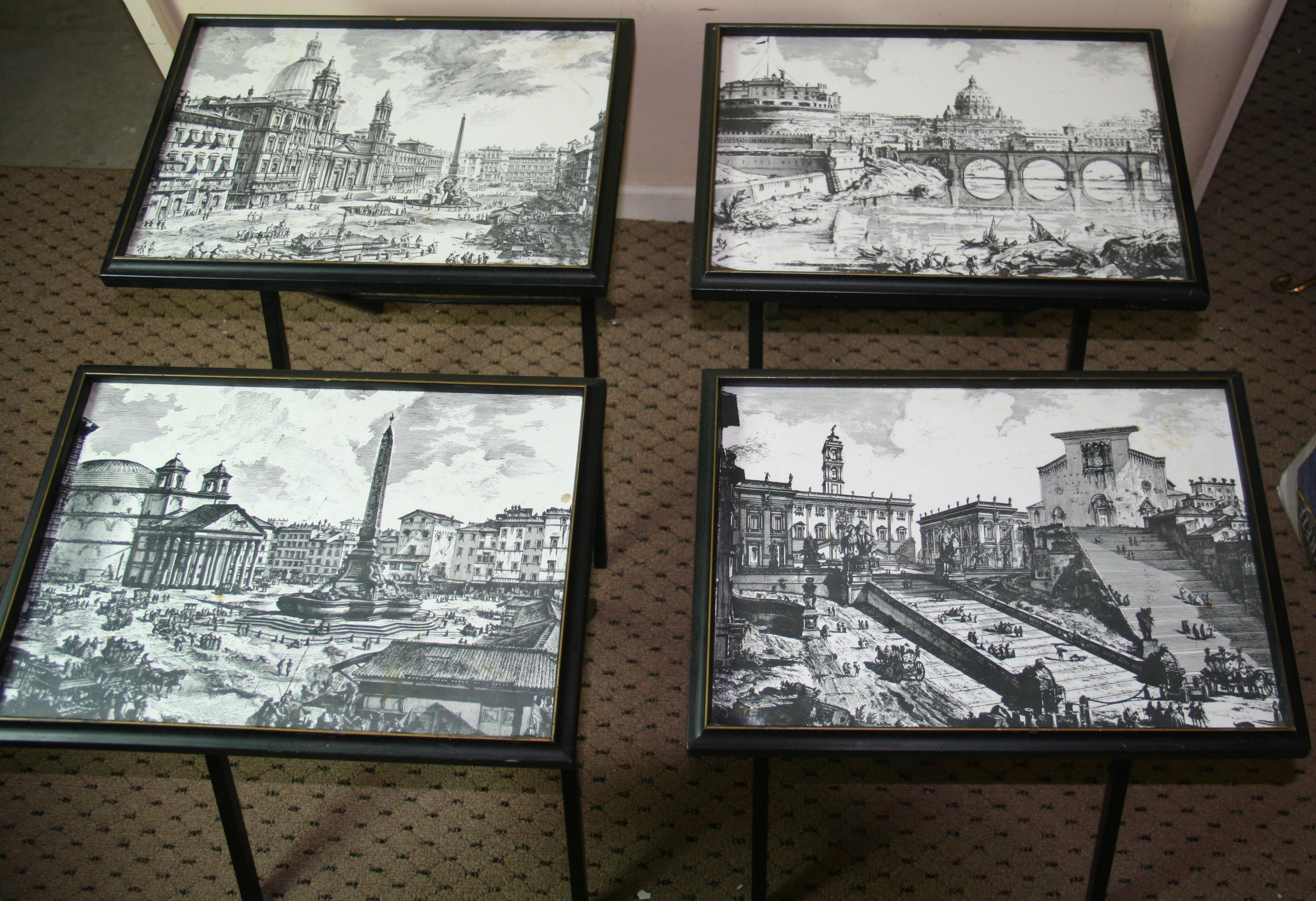 1637 Jeu de 4 tables pliantes empilables avec plateaux imprimés Piranesi et support par Atex  Vert