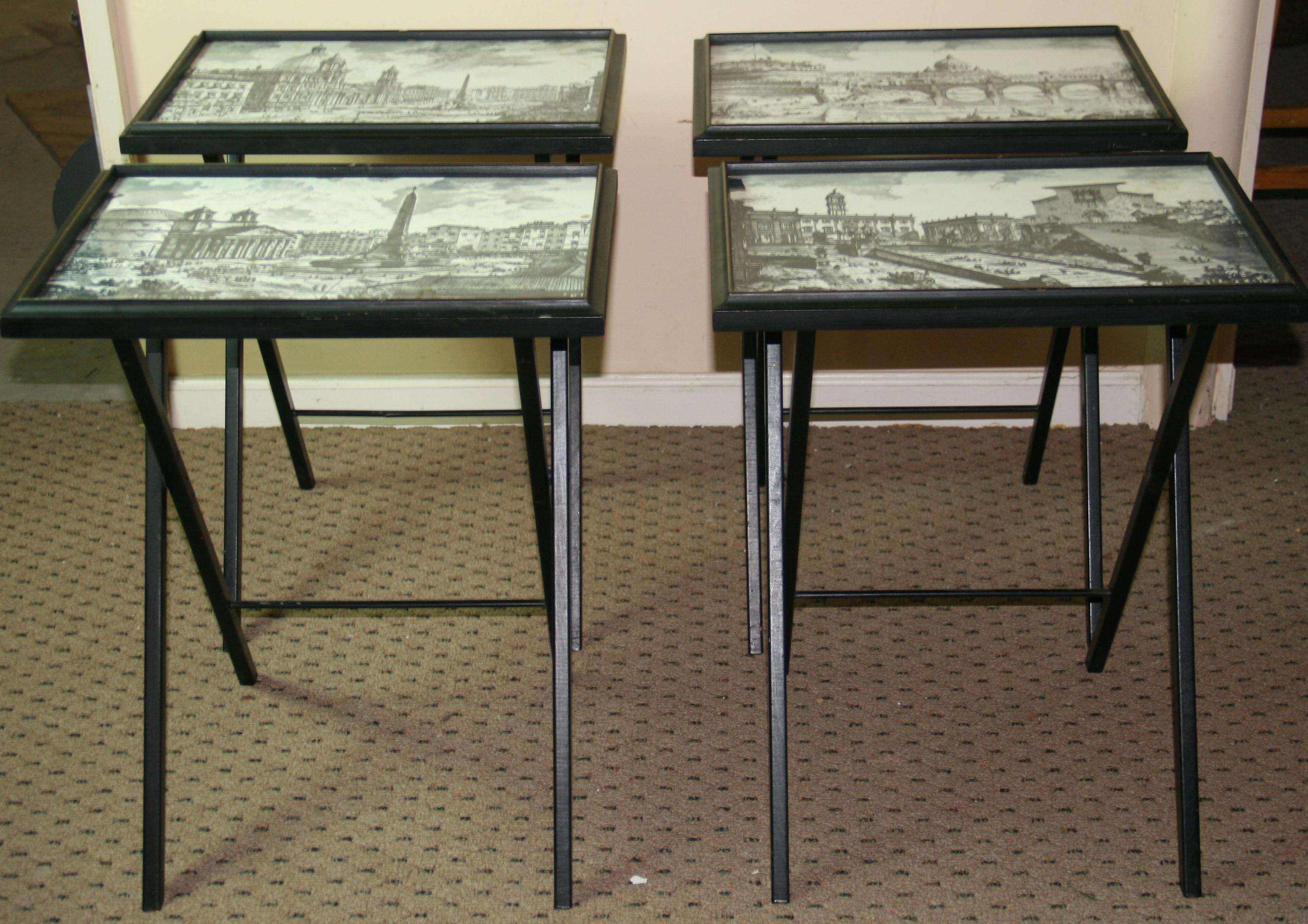 Ensemble de 4 tables empilables avec plateaux imprimés Piranesi par Artex Green Bon état - En vente à Douglas Manor, NY