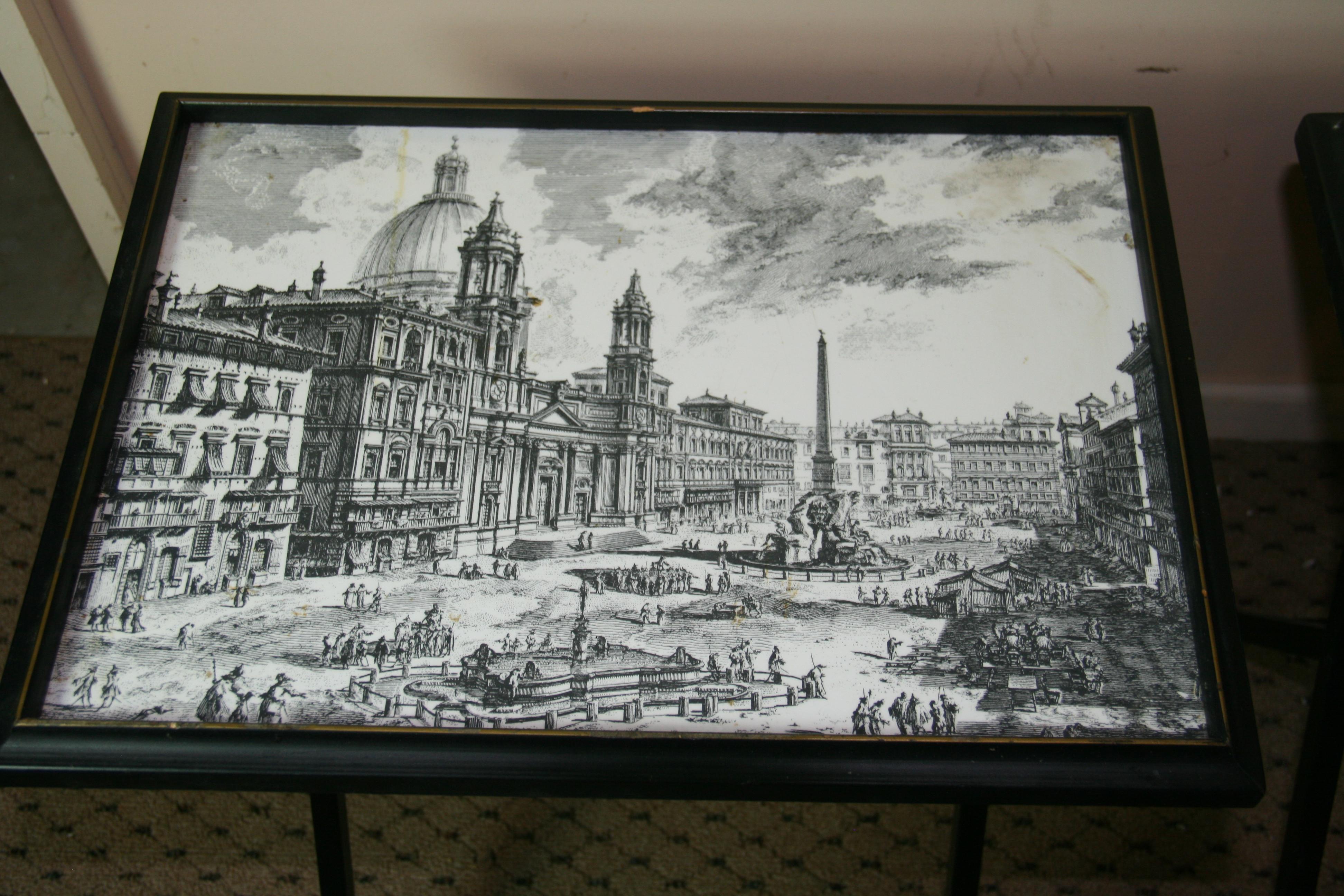 Fin du 20e siècle Ensemble de 4 tables empilables avec plateaux imprimés Piranesi par Artex Green en vente