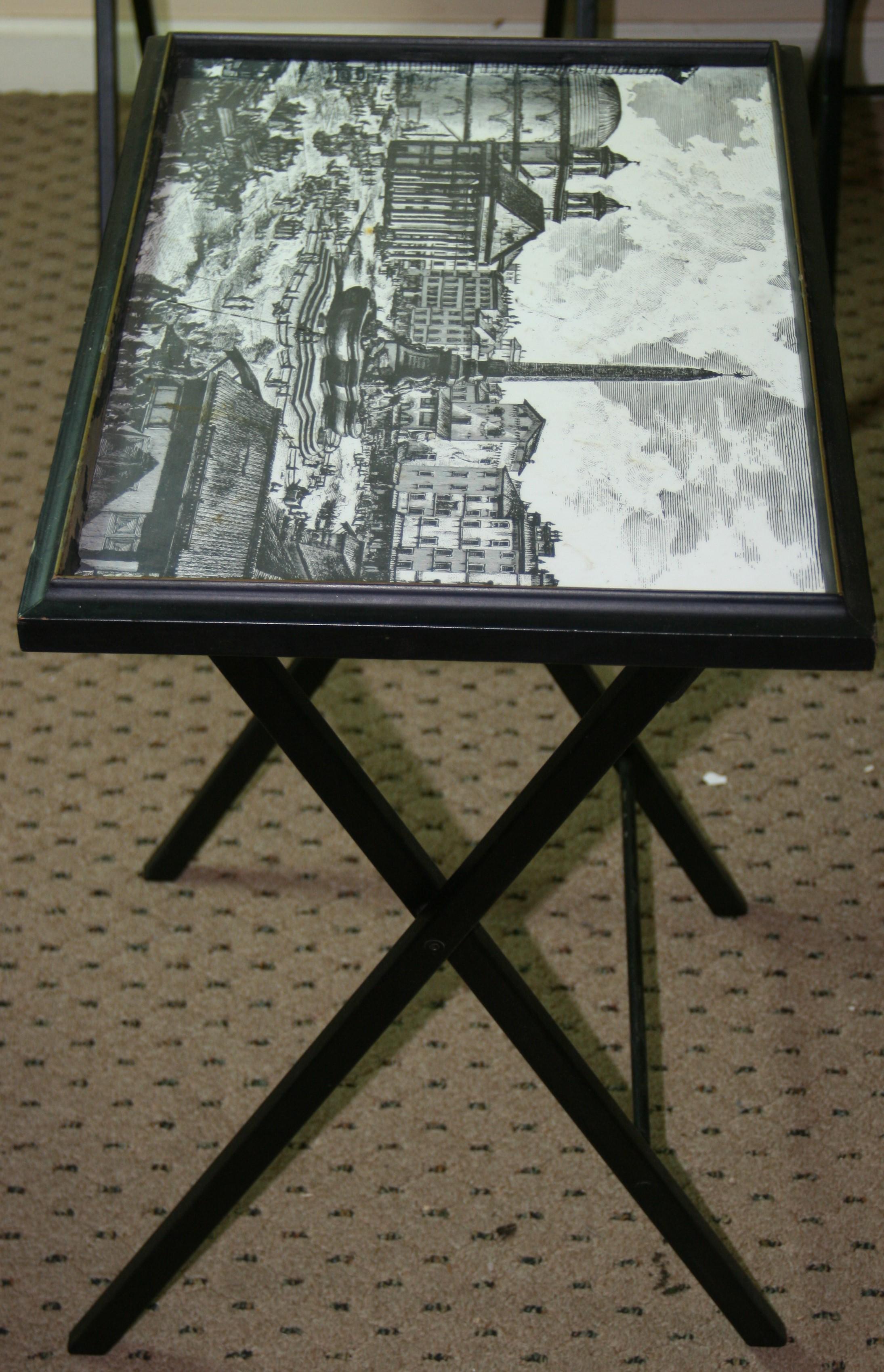Ensemble de 4 tables empilables avec plateaux imprimés Piranesi par Artex Green en vente 4