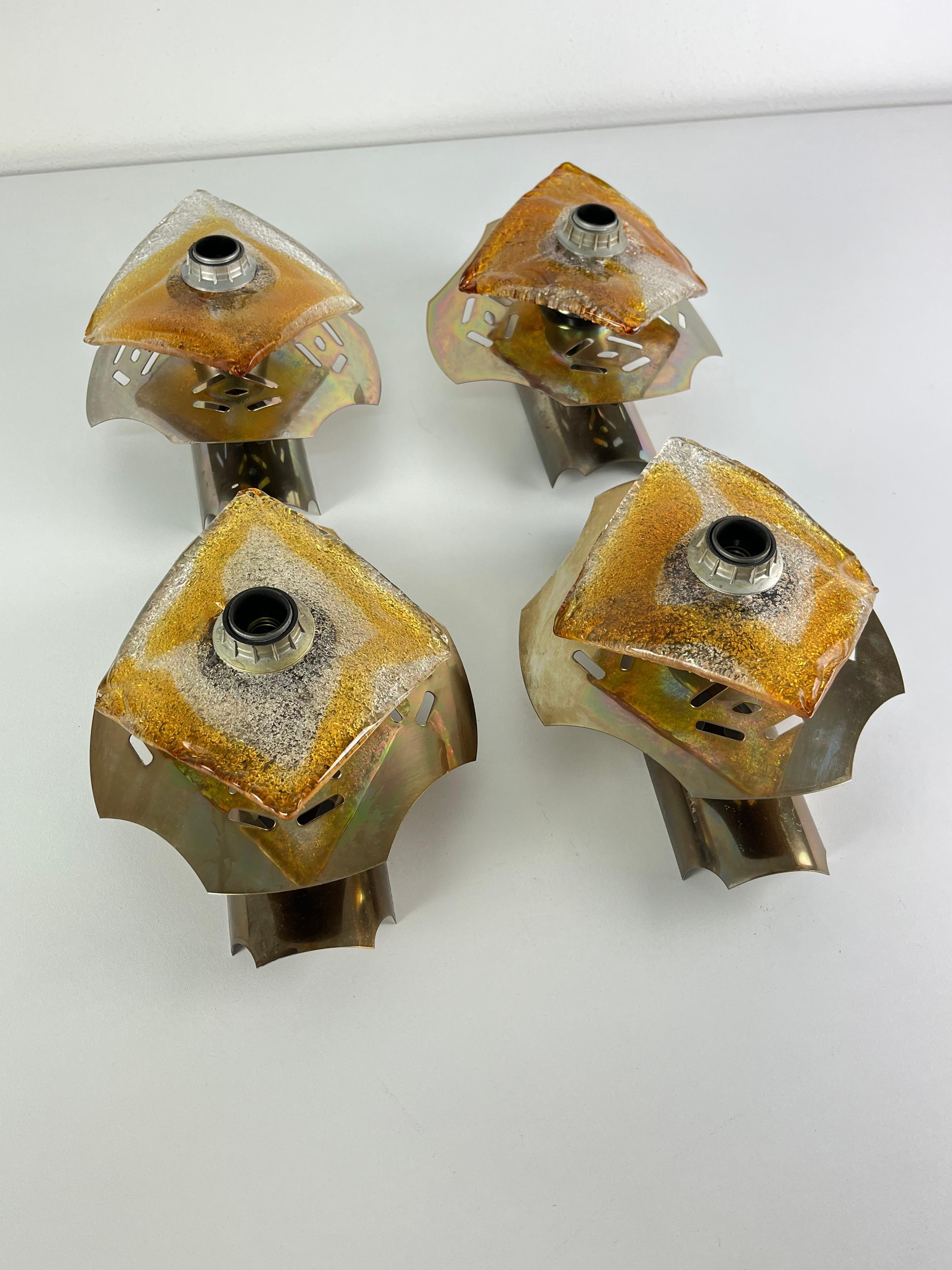 Set of 4 steel and Murano glass wall lamps attributed to Toni Zuccheri for Mazzega, 1960s
Glass intact.
Good condition.
E14 lamps.

We guarantee immediate and insured shipping with adequate packaging and trusted courier.