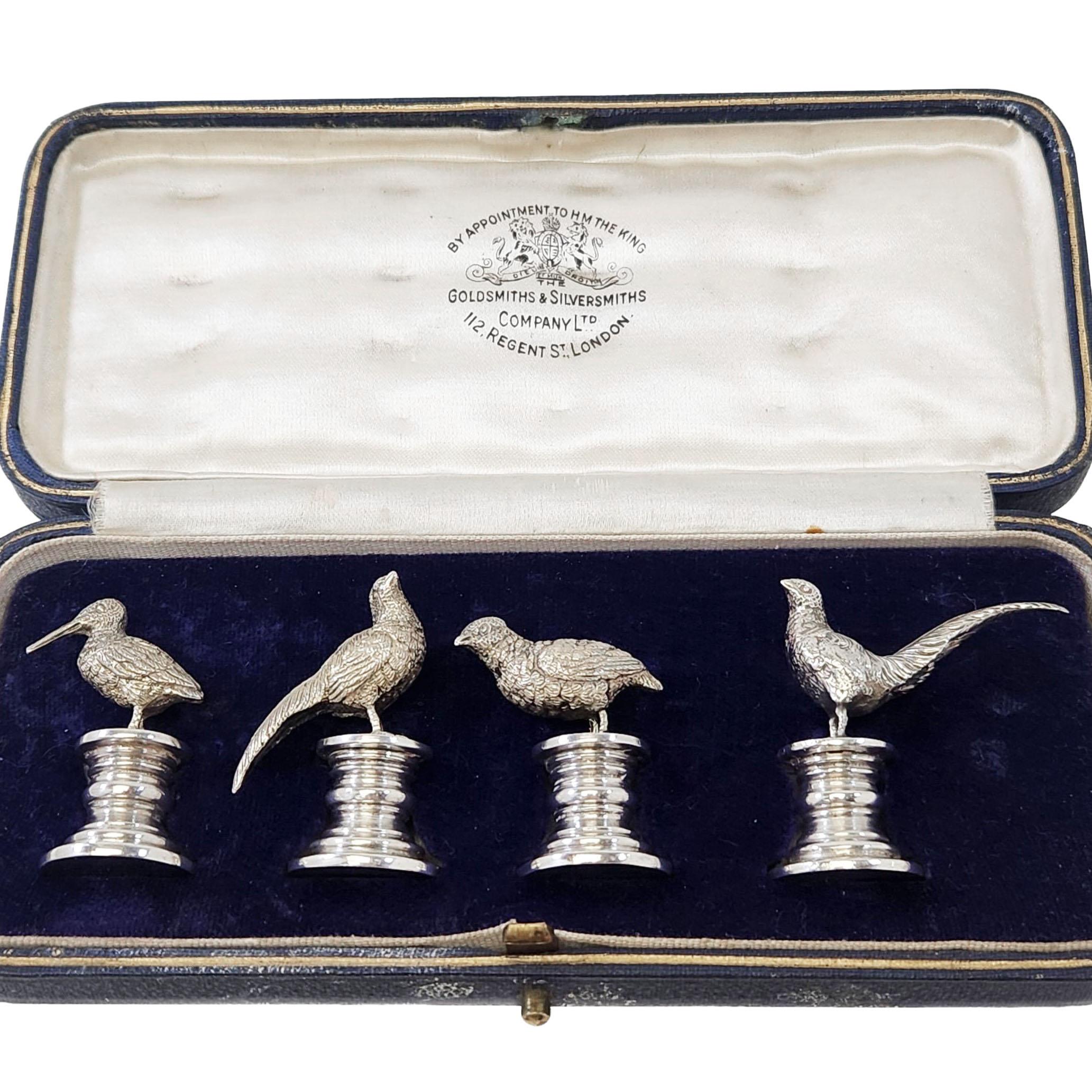 A Set of 4 Solid Silver Place Card Holders in a fitted case, each Menu Holder featuring a different English Bird. 

Made in London, England in 1932.

Approx. Weight - 144g
Approx. Height - 3.7cm - 4.2cm each

Each Menu Holder had a Full English