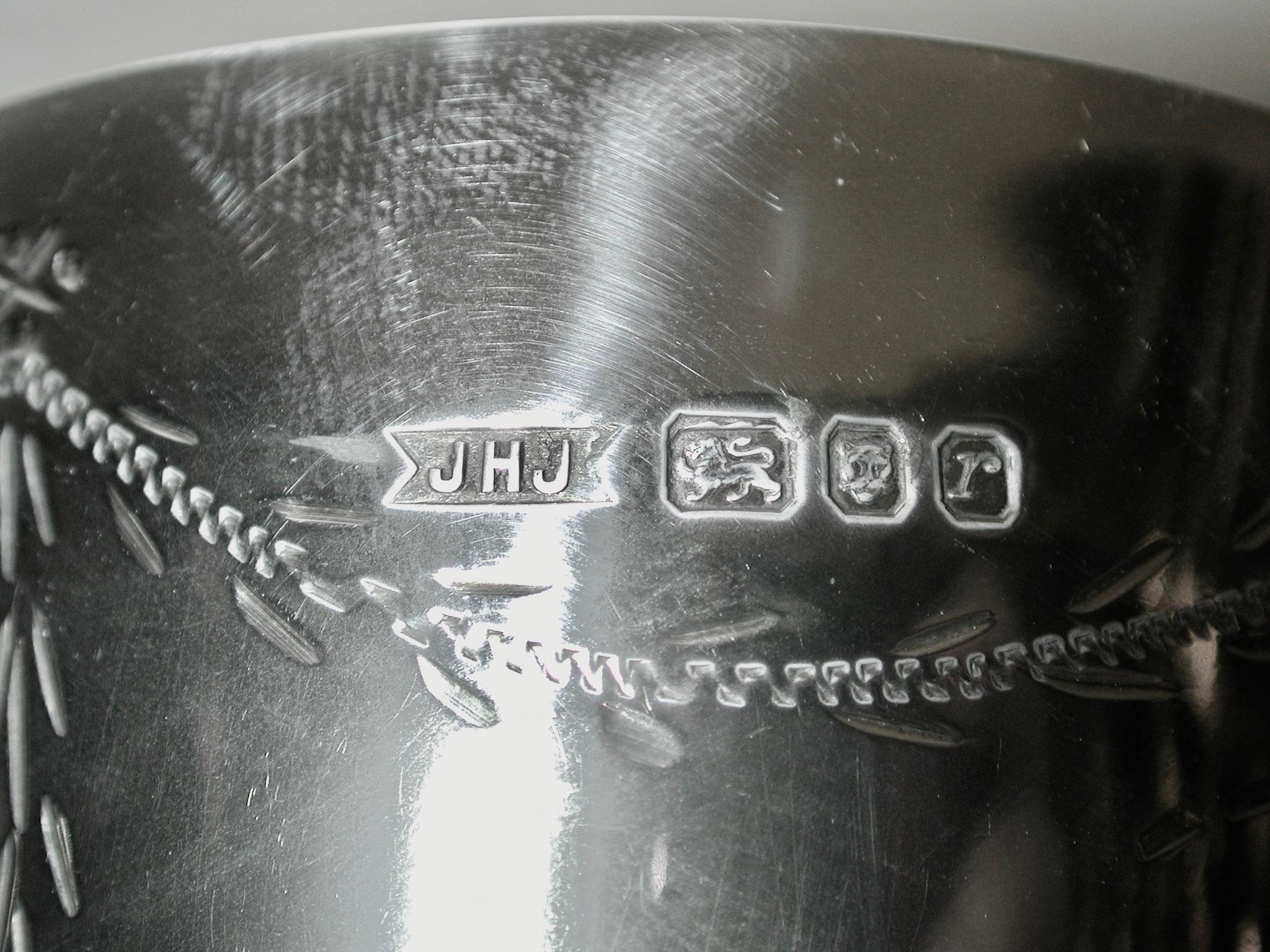 Inglese Set di 4 pezzi in argento sterling  Calici da vino con taglio brillante in stile Geo 111 Londra 1972 in vendita