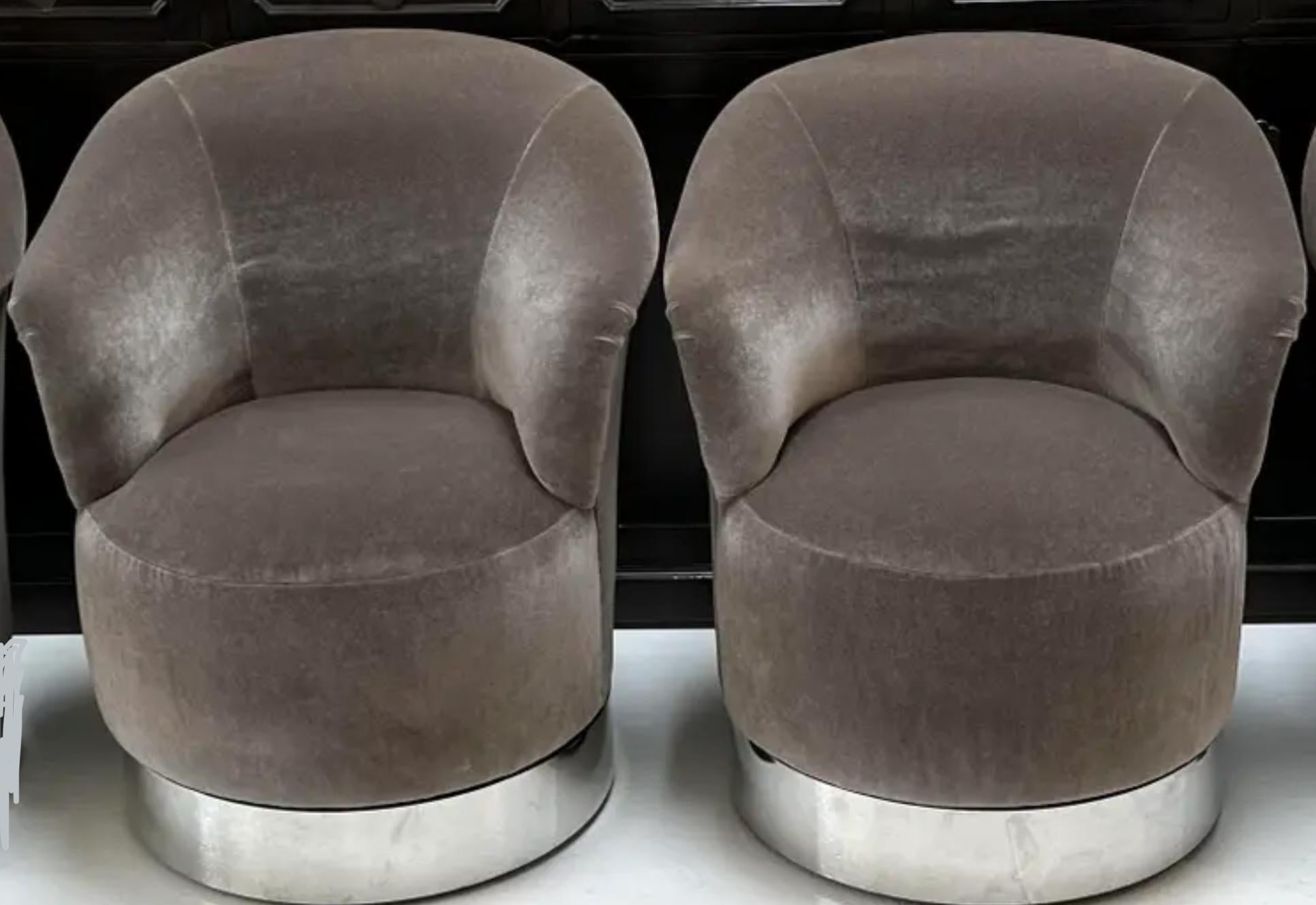 Pair of J. Robert Scott Mid Century Modern Mohair Swivel Chairs In Good Condition For Sale In LOS ANGELES, CA