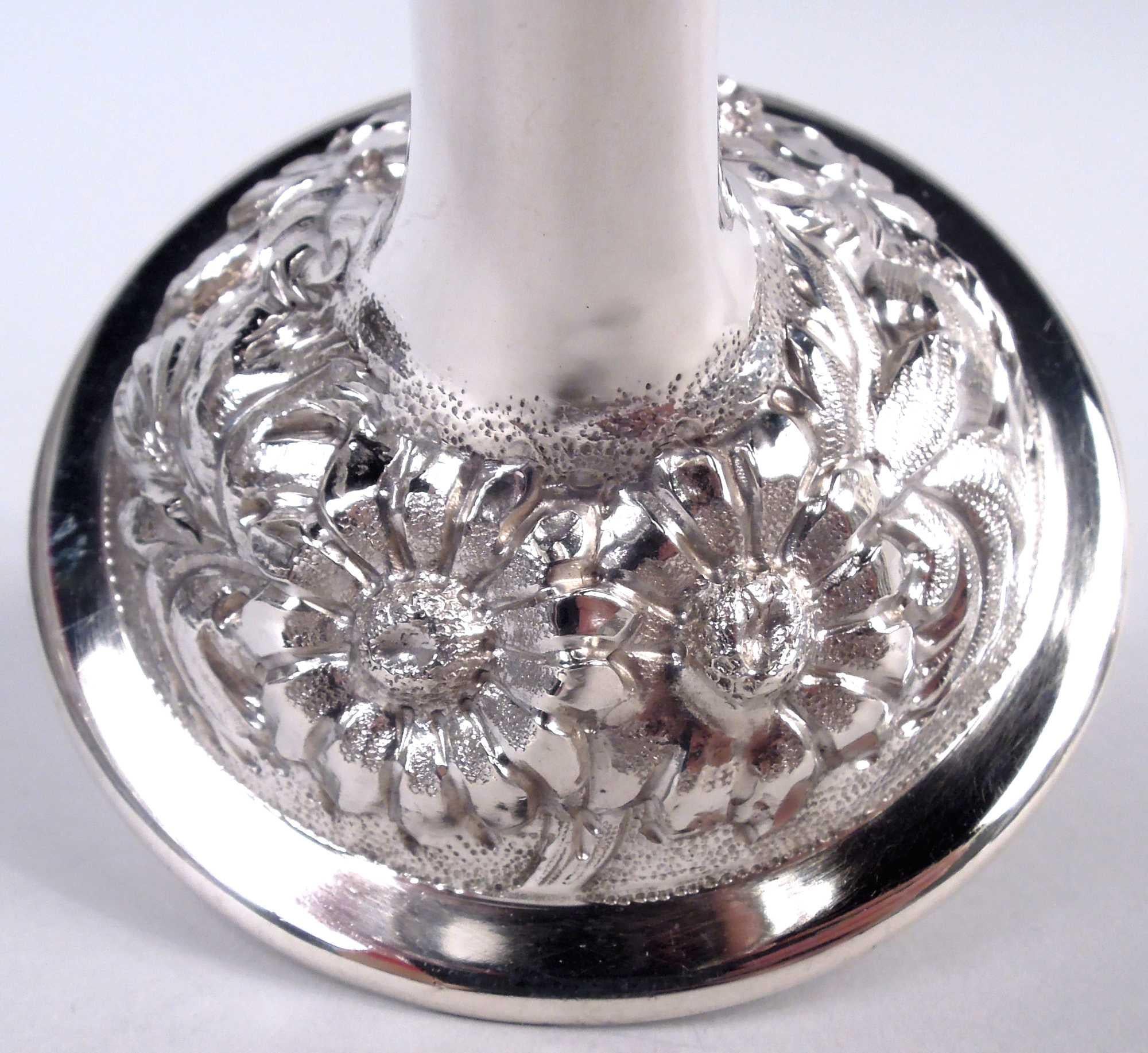 Satz von 4 Stieff Baltimore Repousse Sterling Silber Pokalen, 1934 (Sterlingsilber) im Angebot