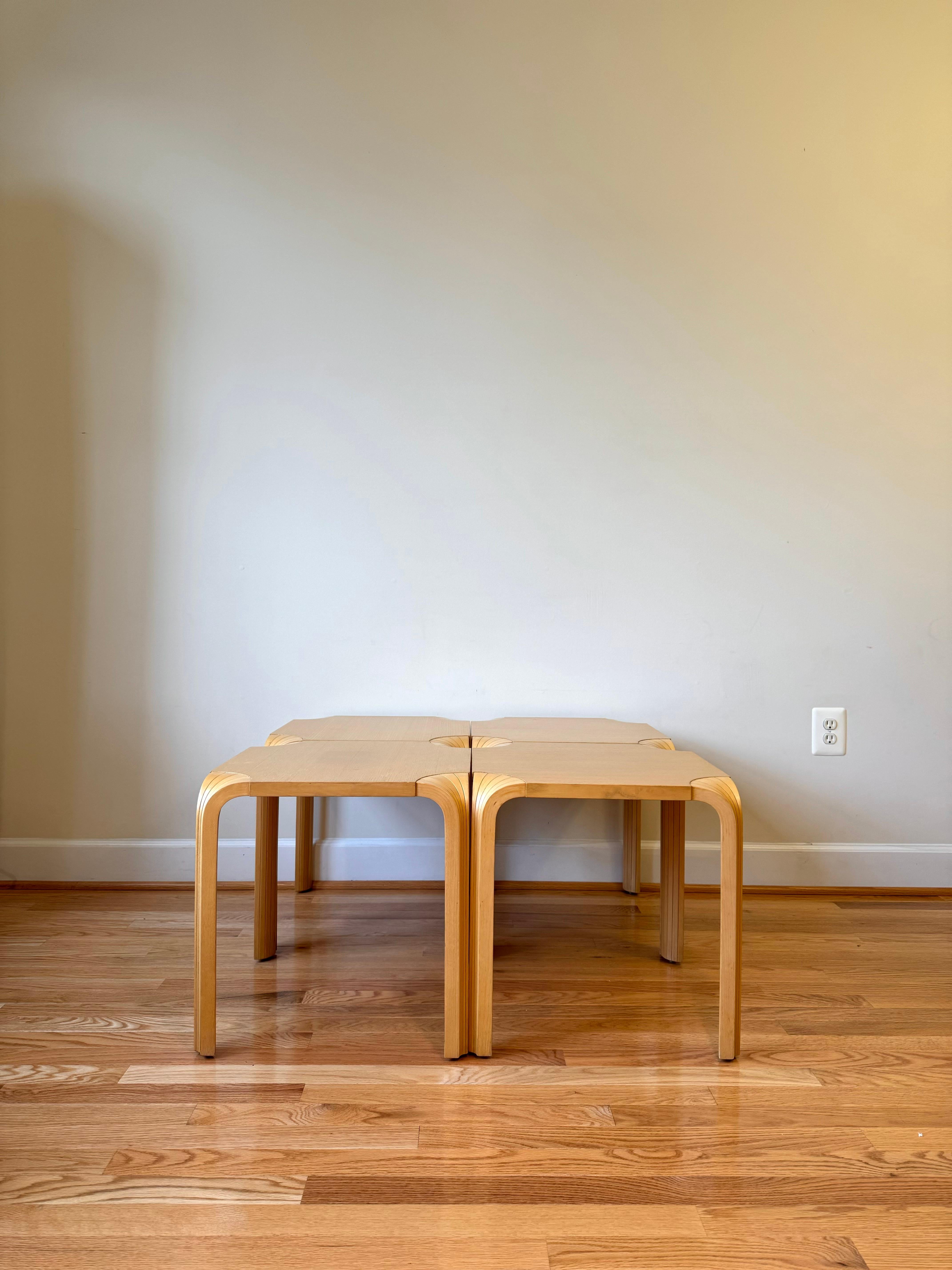 Mid-Century Modern Ensemble de 4 tabourets X601 (pied en éventail) pour Artek par Alvar Aalto en vente