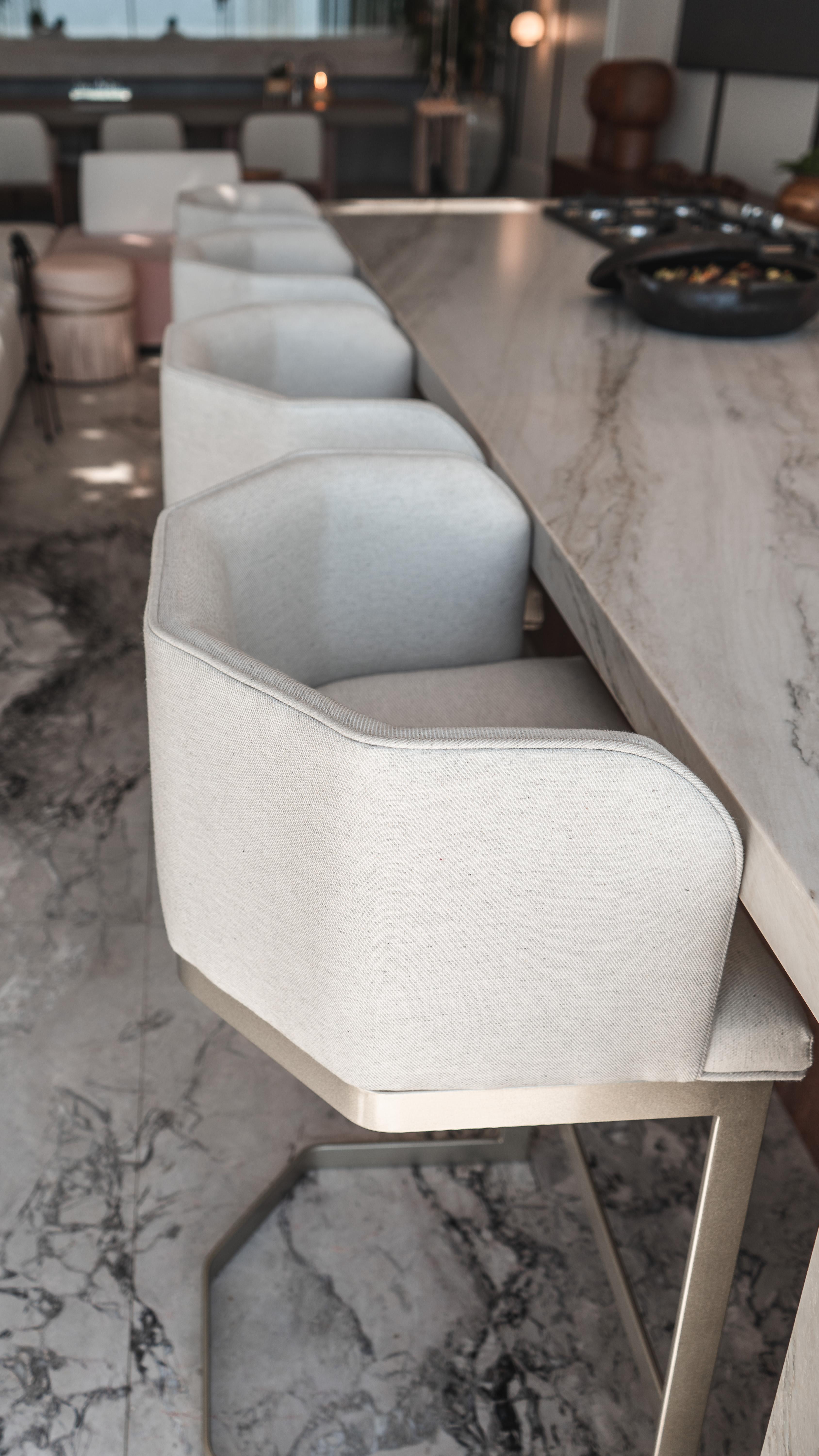 Modern Set of 4 Stools Upholstered in Linen Fabric in Champagne Colored Metallic Feet For Sale