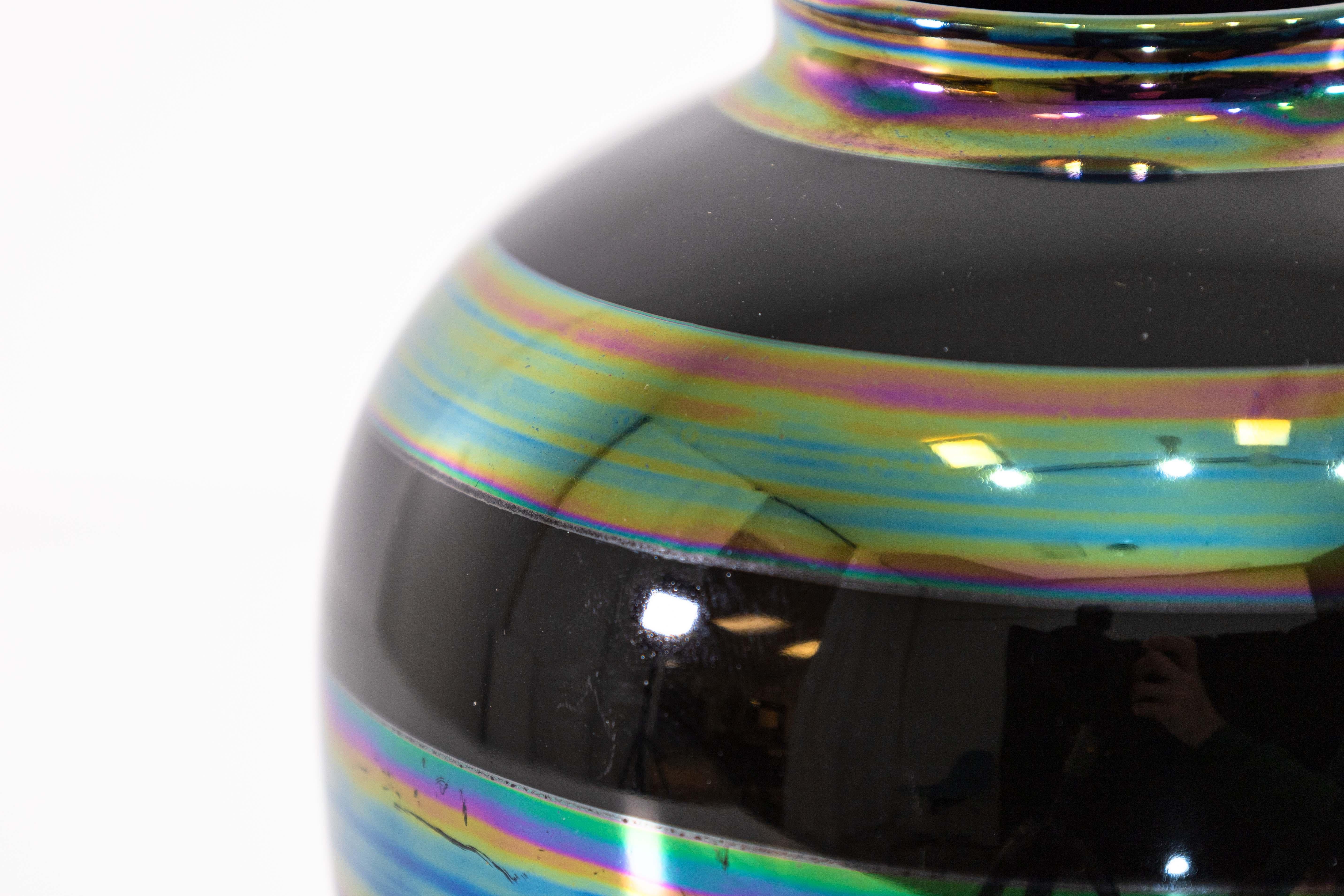 Sconosciuto Set di 4 vasi in ceramica nera iridescente a righe Contemporary Modern in vendita