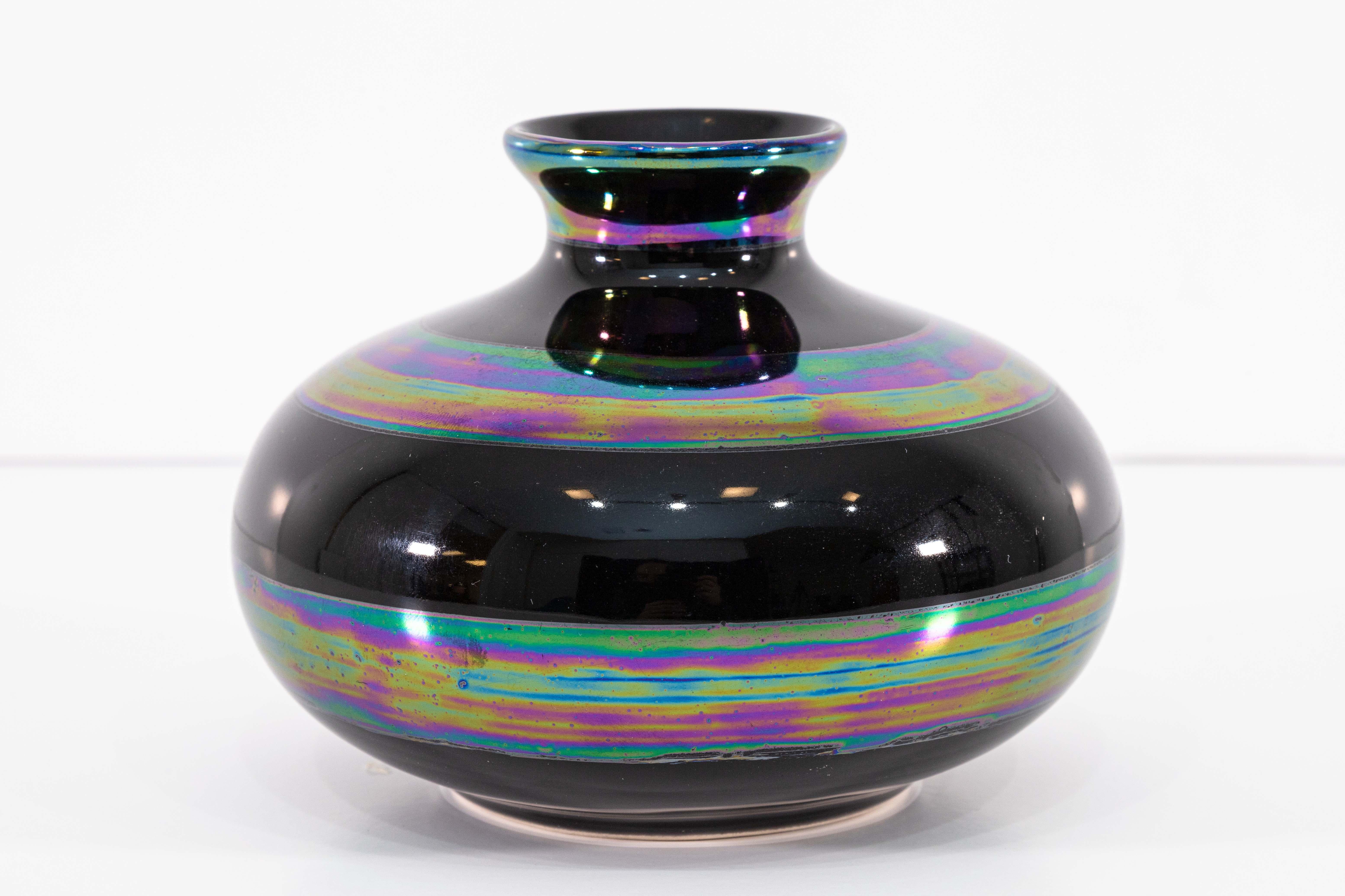 XX secolo Set di 4 vasi in ceramica nera iridescente a righe Contemporary Modern in vendita