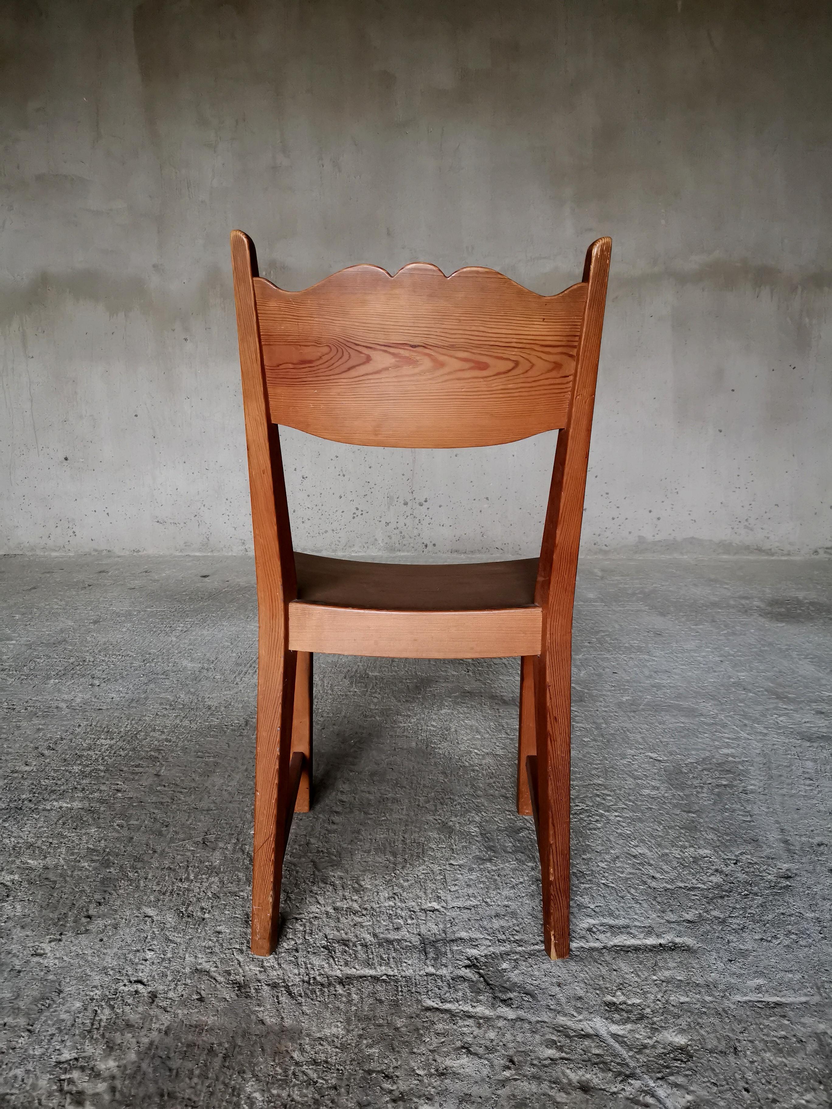 Scandinavian Modern Set of 4 Swedish 1930s dining chairs in solid pine, style of Axel Einar Hjorth  For Sale