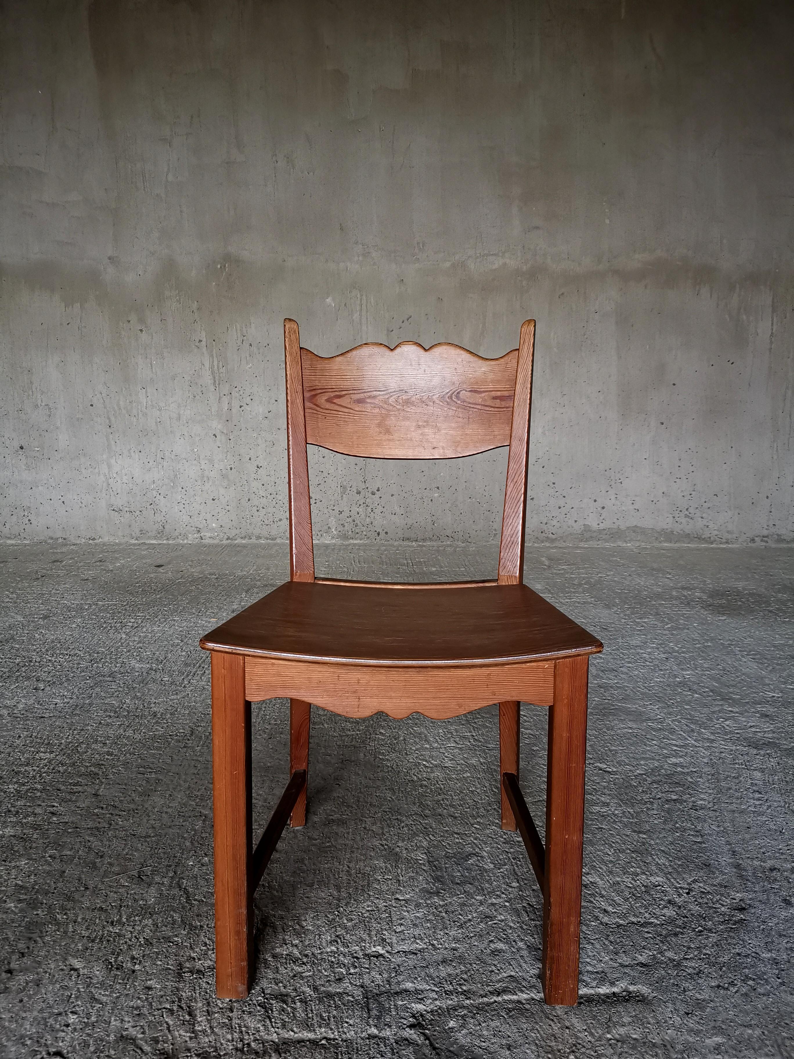 Hand-Crafted Set of 4 Swedish 1930s dining chairs in solid pine, style of Axel Einar Hjorth  For Sale