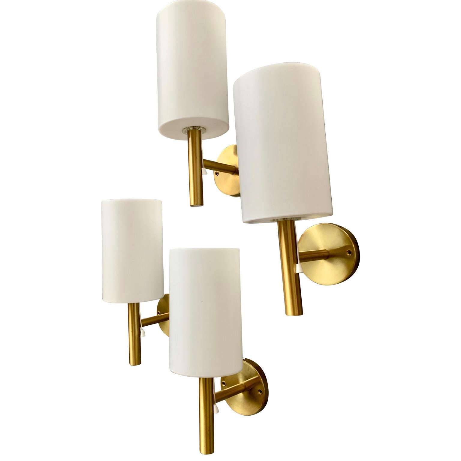 4 Swedish Mid-Century Modern frosted acrylic and brass wall light sconces.
Designed by Uno & Östen Kristiansson for Luxus in Vittsjö, Sweden.
Sold as a pair of two.