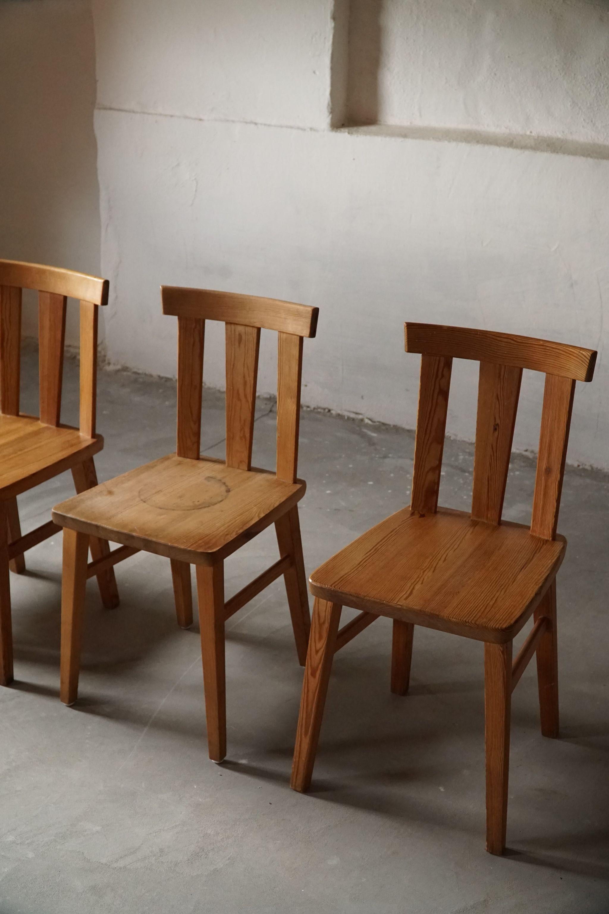 Set of 4 Swedish Modern Chairs in Solid Pine, Axel Einar Hjorth Style, 1930s For Sale 5