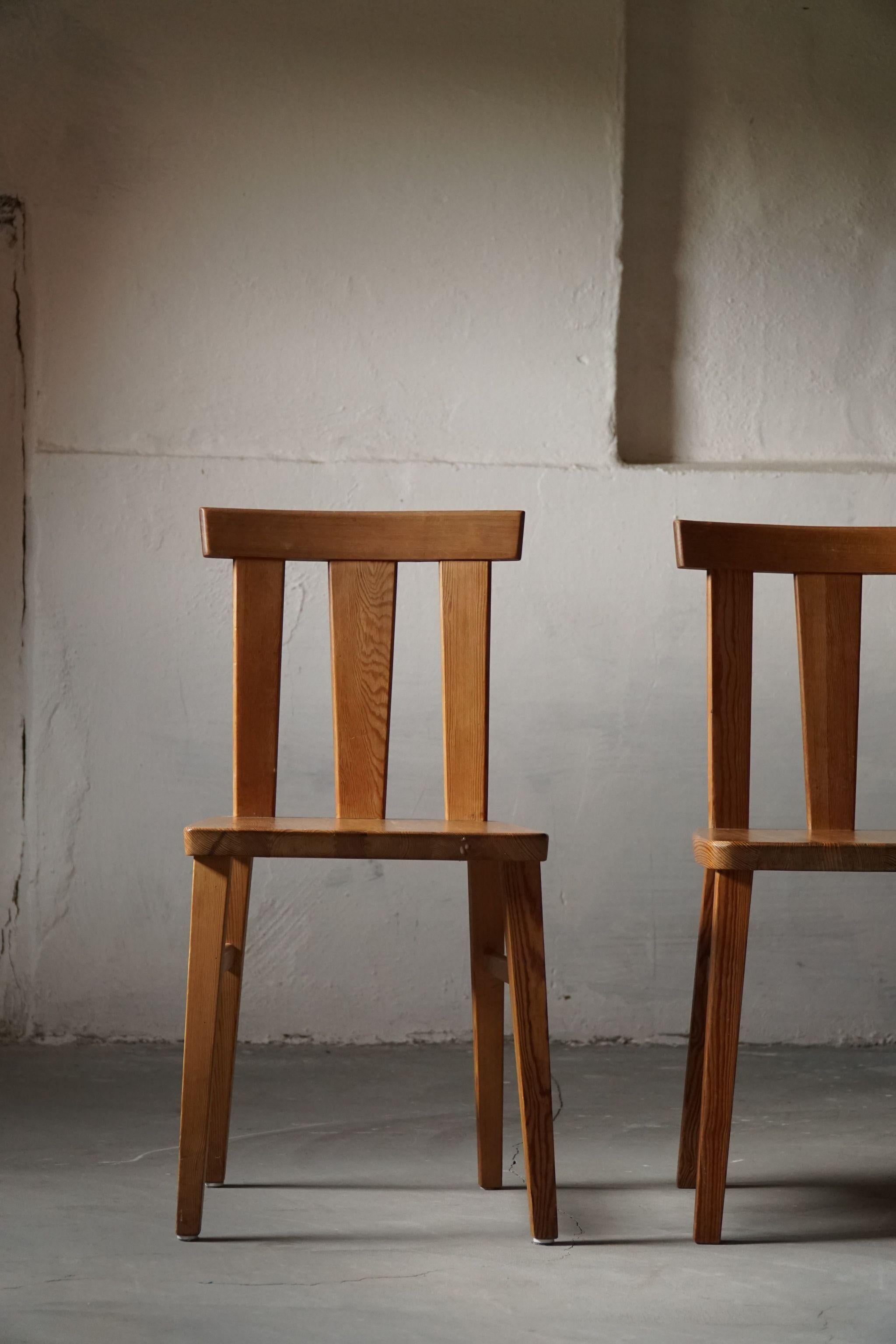 Set of 4 Swedish Modern Chairs in Solid Pine, Axel Einar Hjorth Style, 1930s For Sale 9