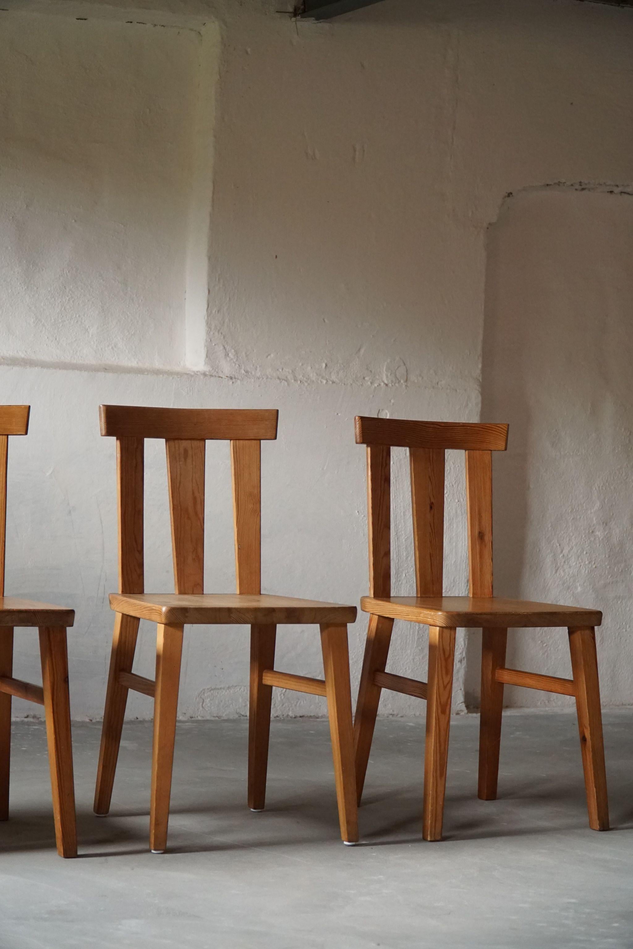 Set of 4 Swedish Modern Chairs in Solid Pine, Axel Einar Hjorth Style, 1930s For Sale 10