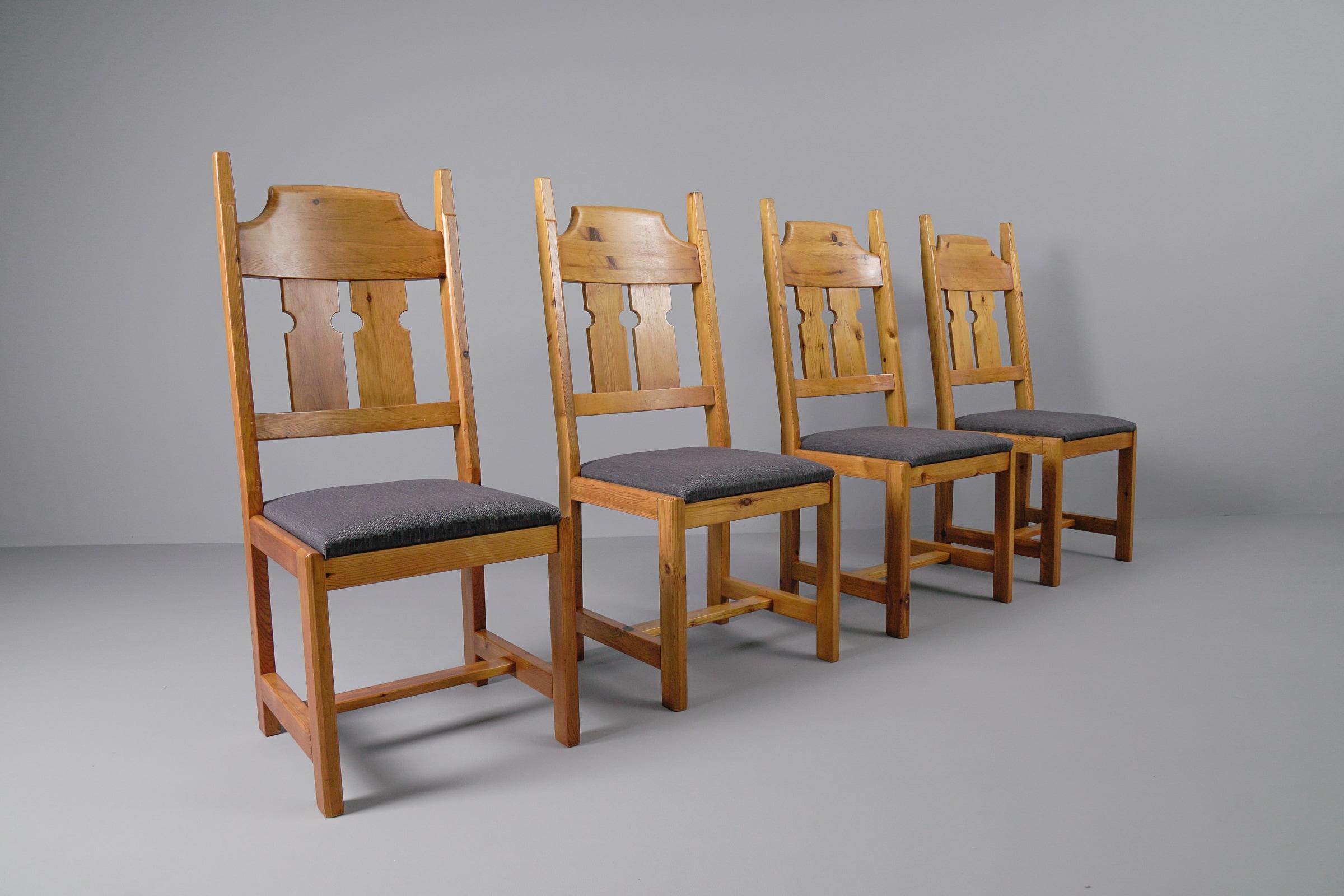 Scandinavian Modern  Set of 4 Swedish Pine Chairs by Gilbert Marklund for Furusnickarn AB, 1970s For Sale