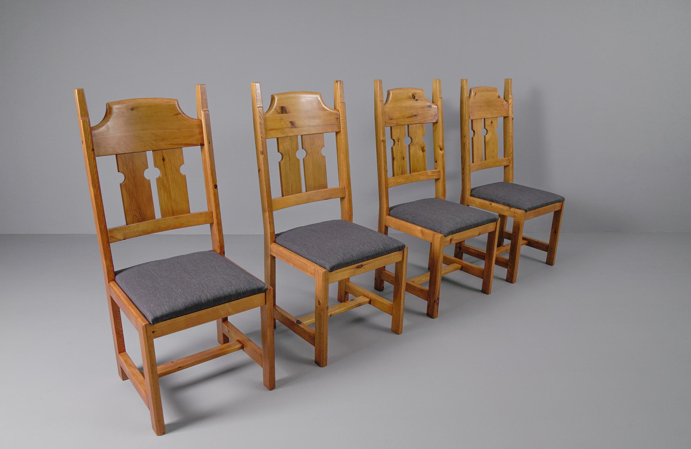 Mid-20th Century  Set of 4 Swedish Pine Chairs by Gilbert Marklund for Furusnickarn AB, 1970s For Sale