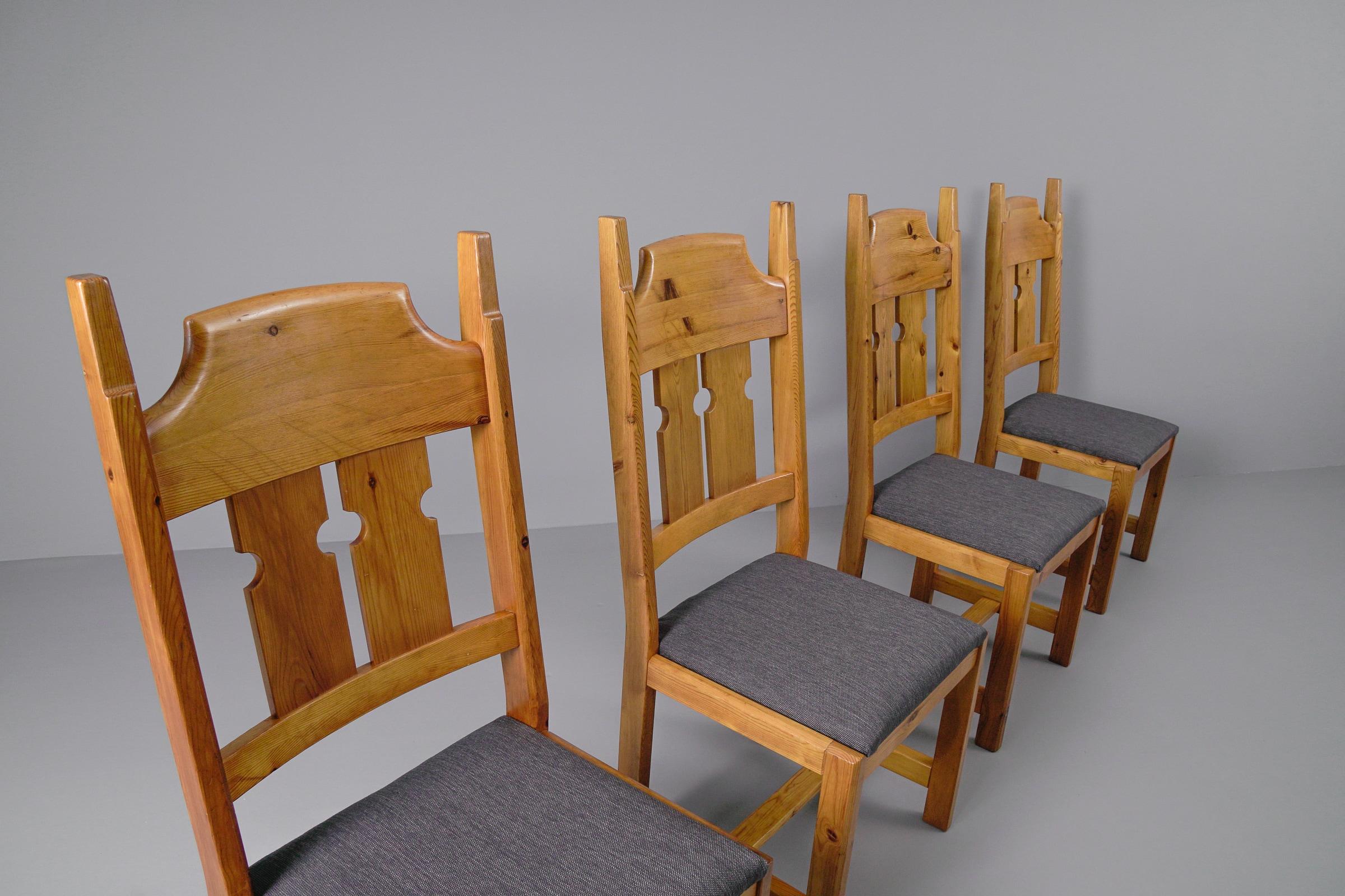 Mid-20th Century  Set of 4 Swedish Pine Chairs by Gilbert Marklund for Furusnickarn AB, 1970s For Sale