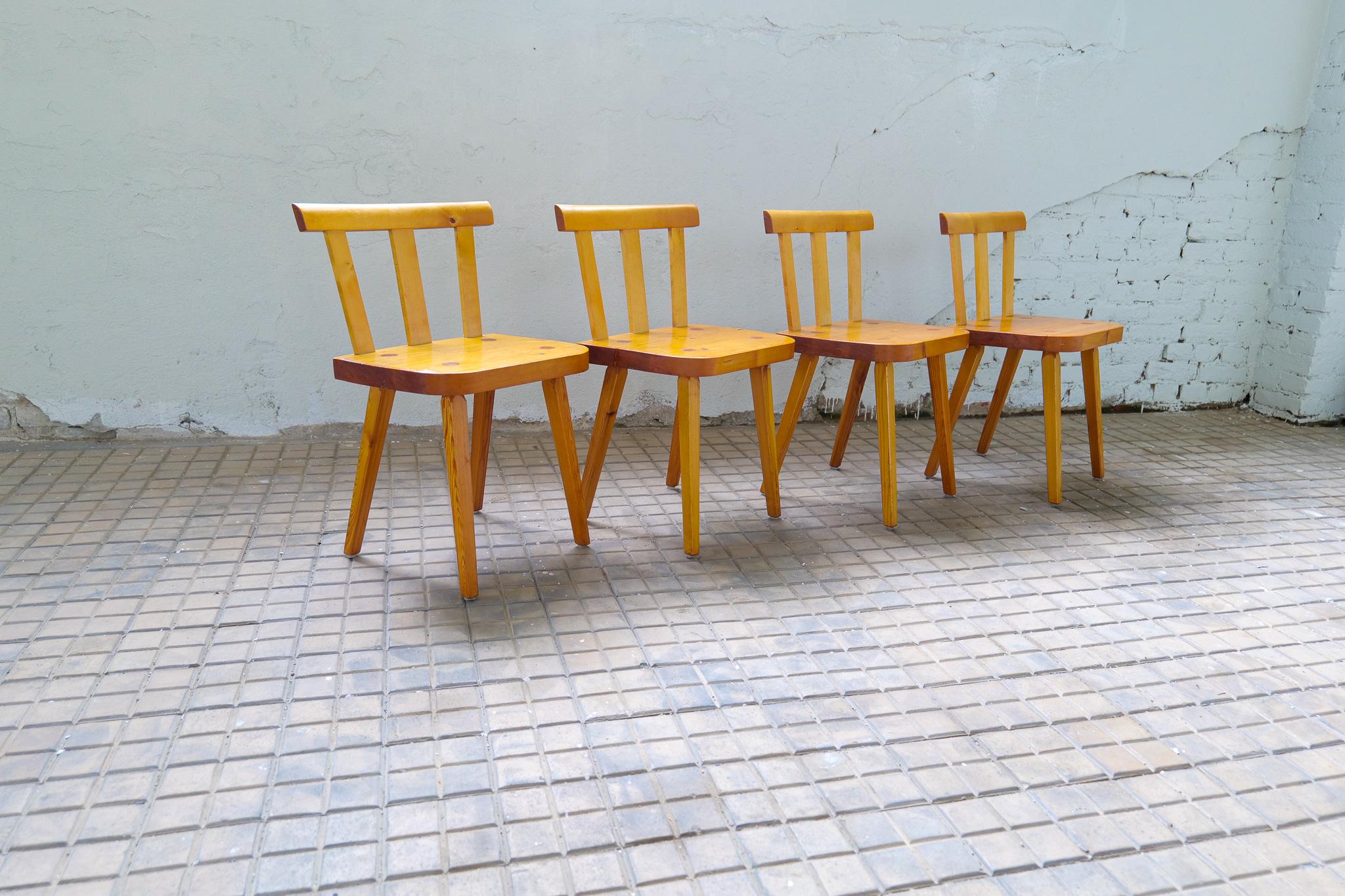 Mid-Century Modern Set of 4 Swedish Dining Chairs in Pine For Sale
