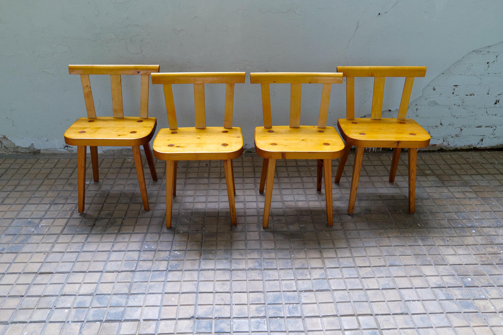 Swedish Modern Set of 4 Dining Chairs in Pine For Sale 1