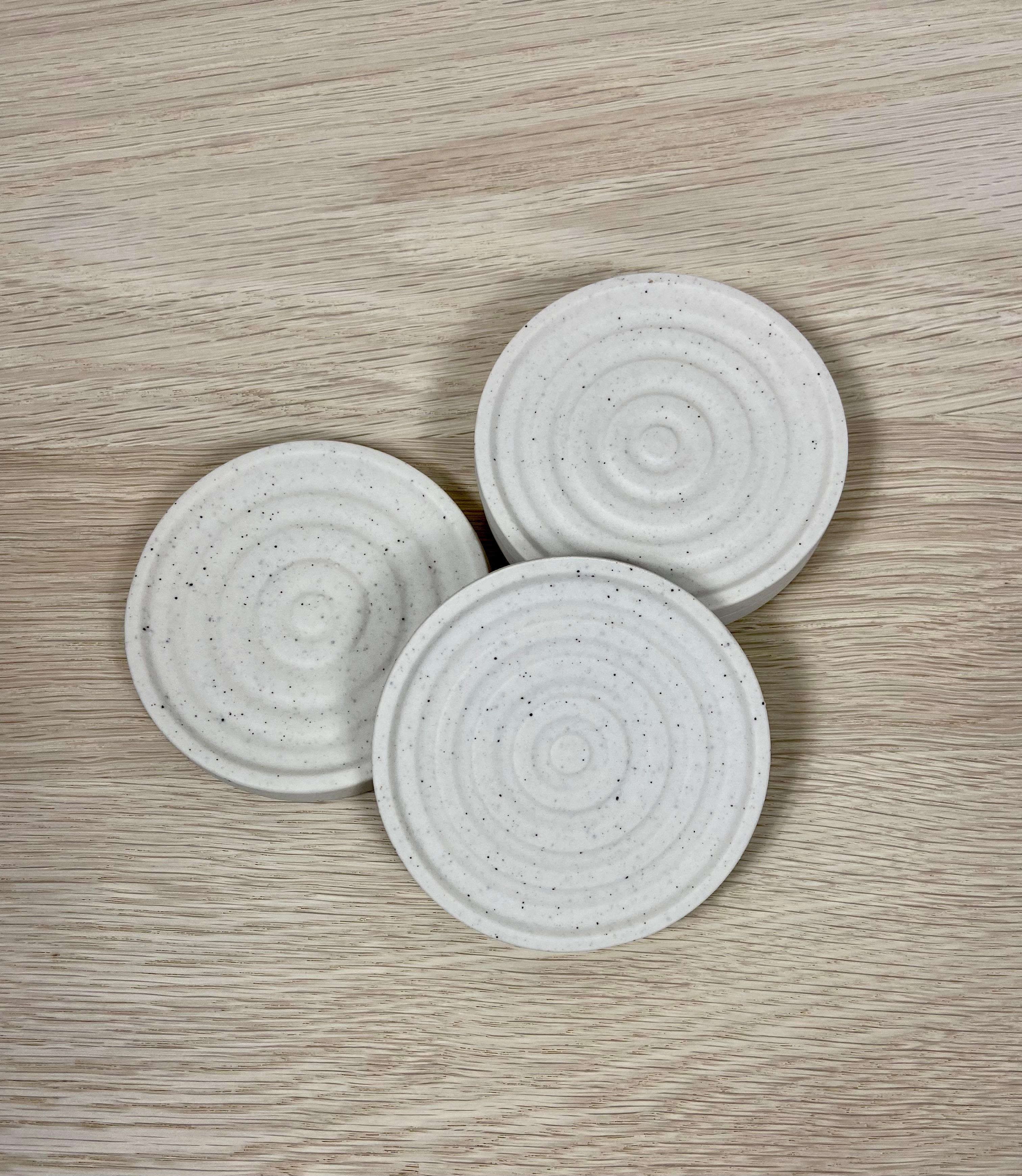 Contemporary Set of 4 Swirl Porcelain Coasters For Sale