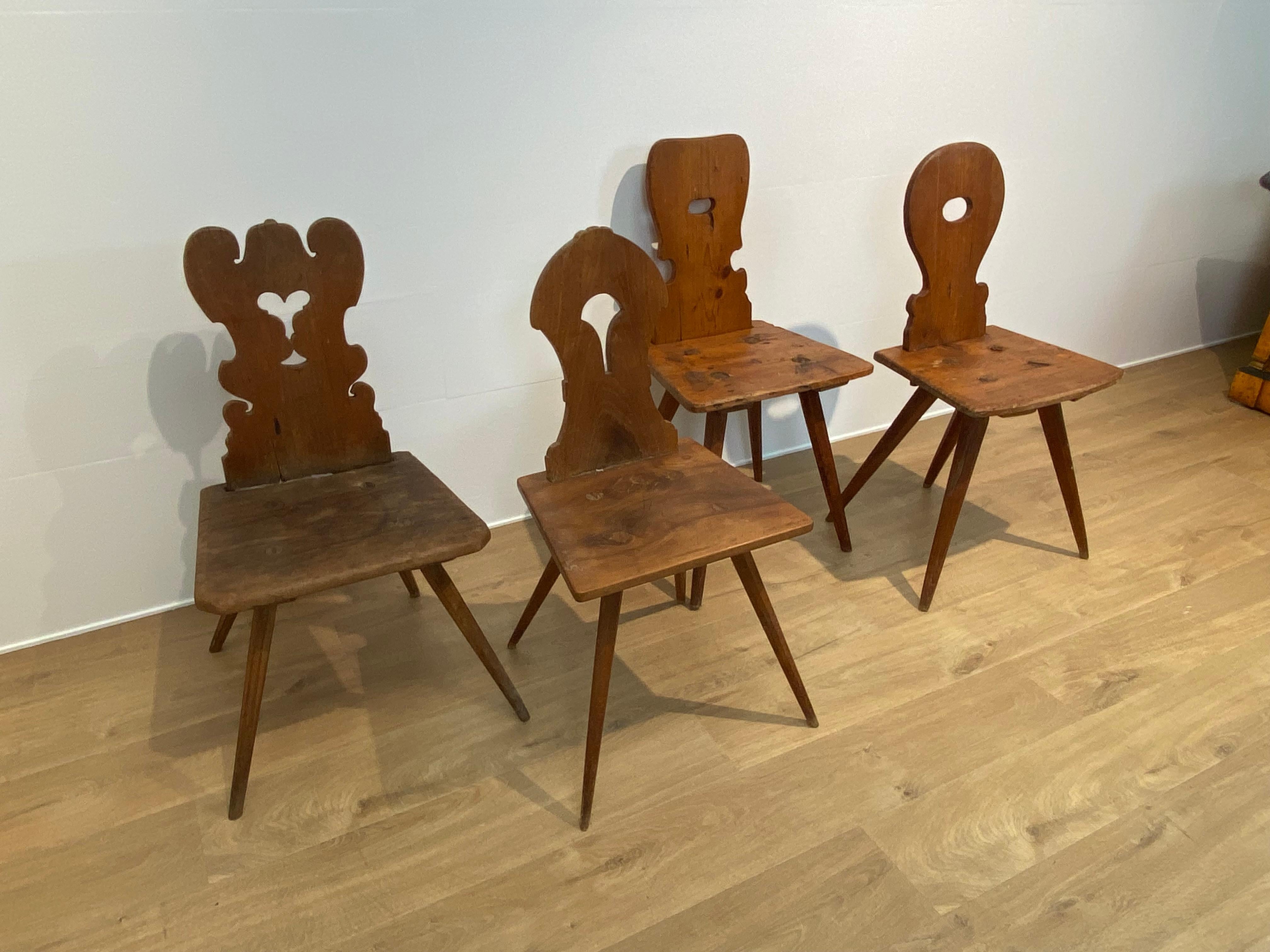Ensemble de 4 chaises suisses Bon état - En vente à Schellebelle, BE