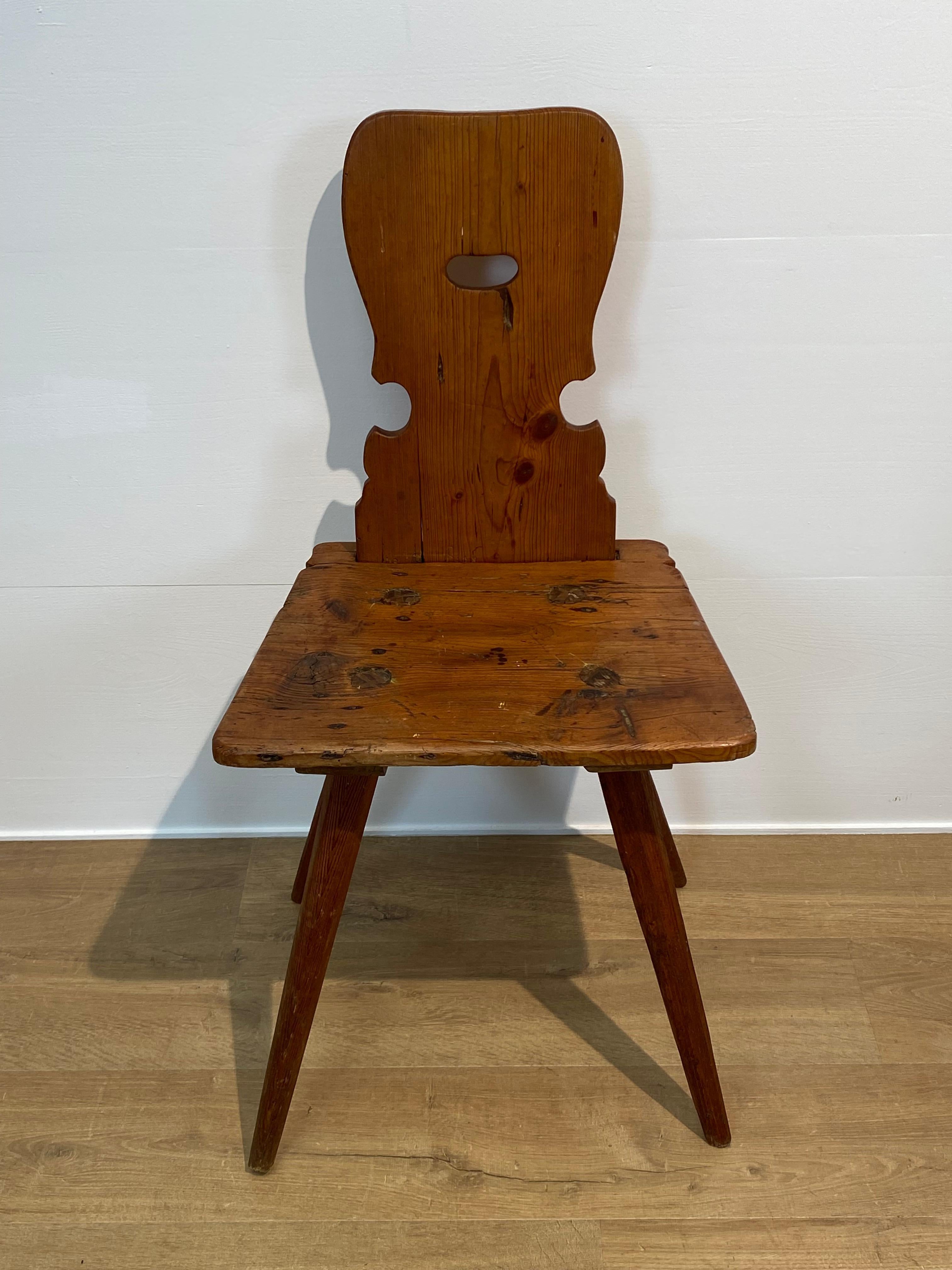 Milieu du XXe siècle Ensemble de 4 chaises suisses en vente