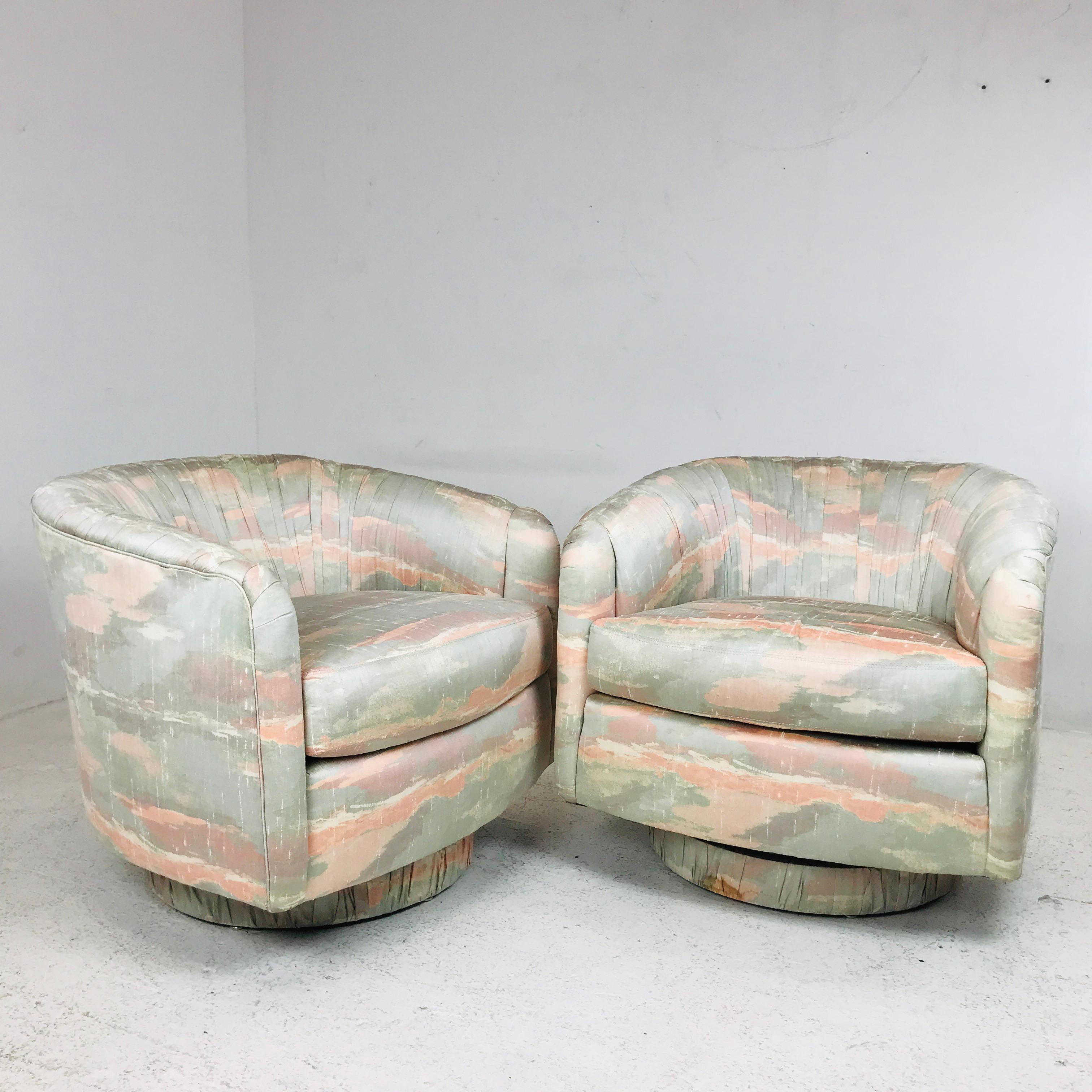 Mid-Century Modern Set of 4 Swivel Club Chairs in the Style of Milo Baughman