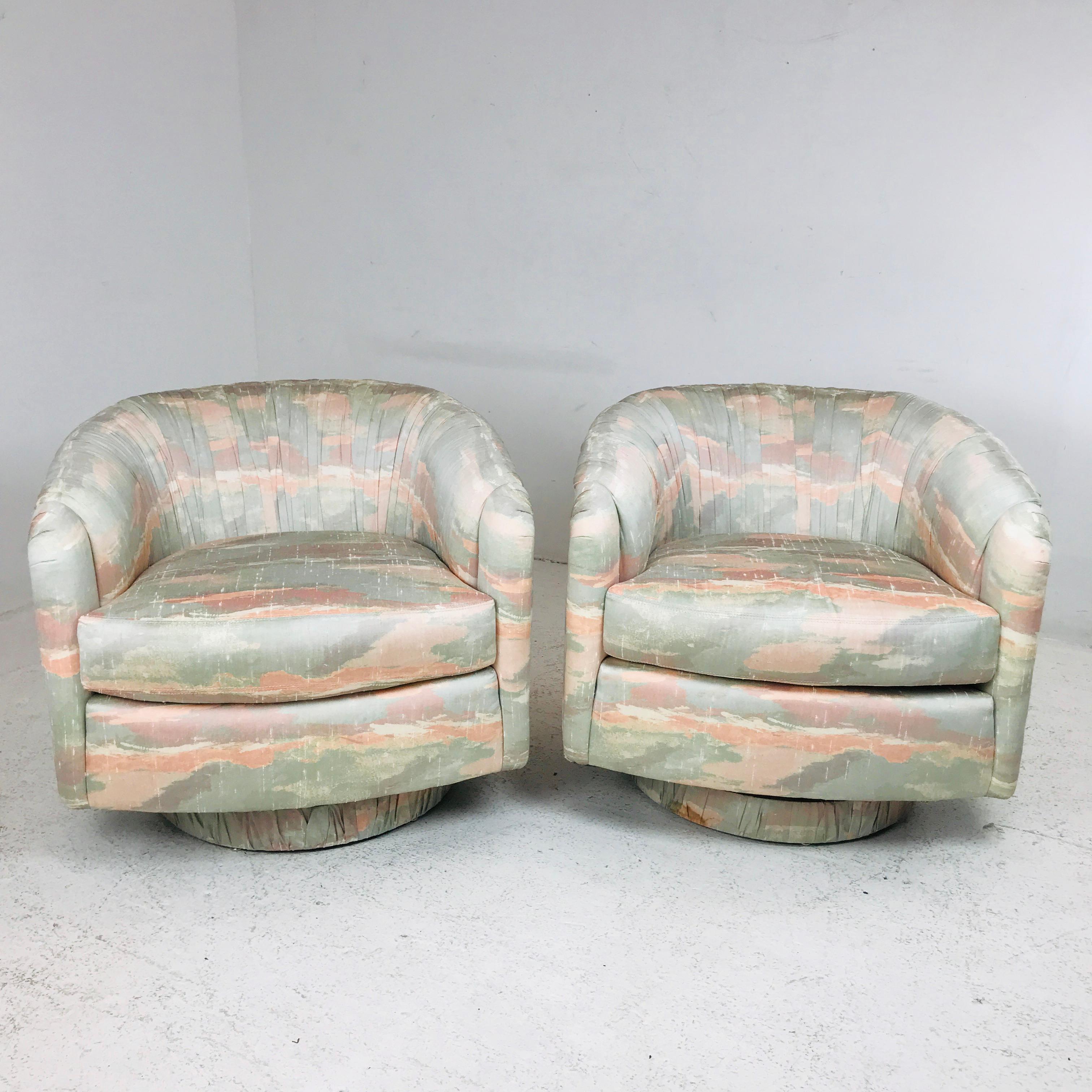 Set of 4 Swivel Club Chairs in the Style of Milo Baughman In Good Condition In Dallas, TX