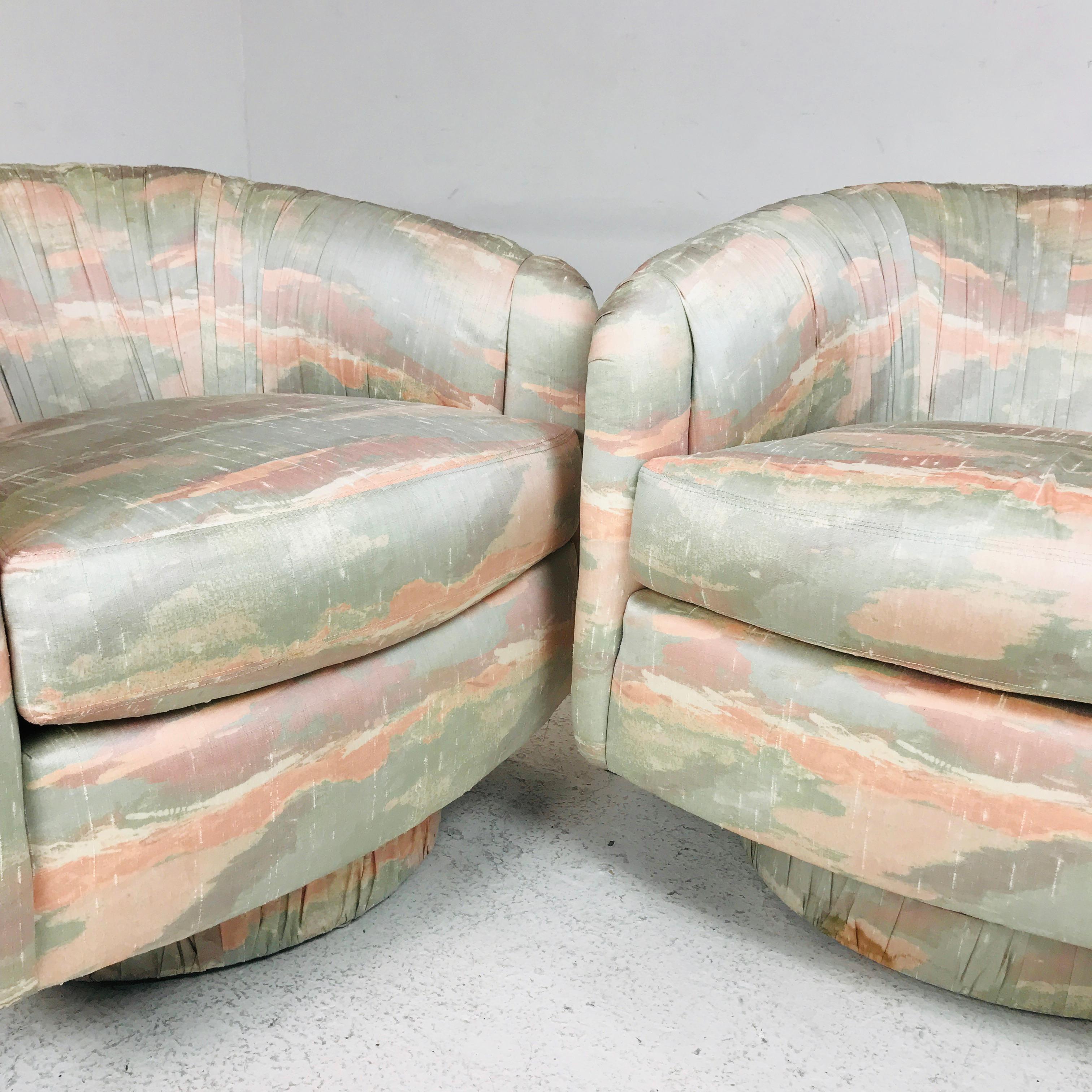 Late 20th Century Set of 4 Swivel Club Chairs in the Style of Milo Baughman
