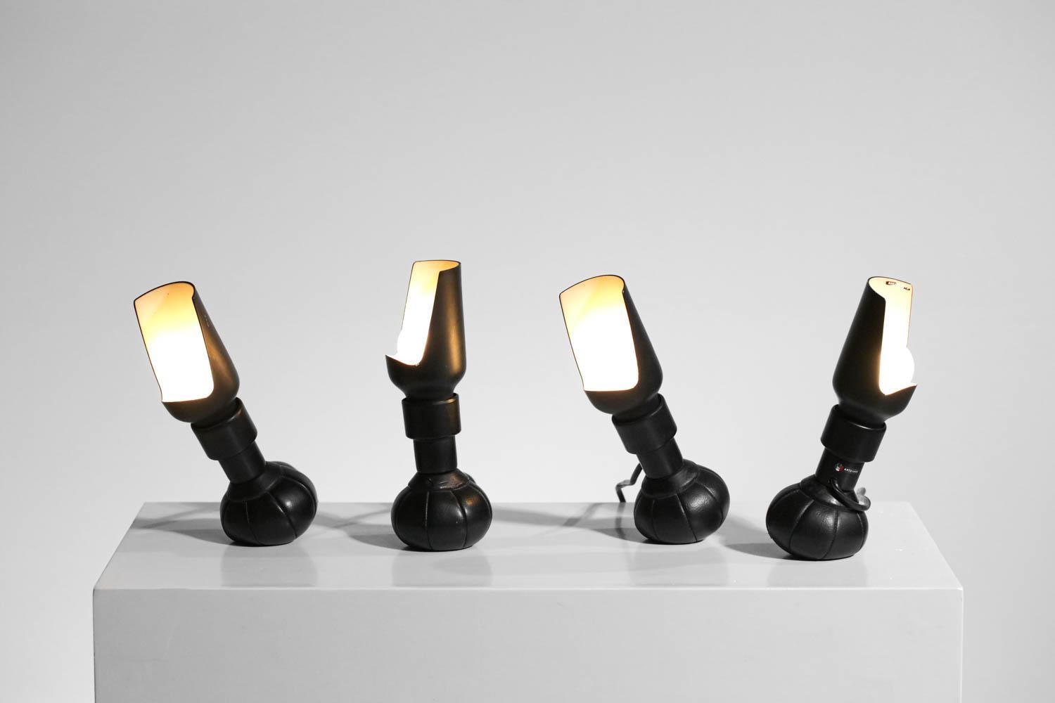 Set of 4 table lamps model 600p of the Italian designer Gino Sarfatti. Lamps published by Arteluce in the 60s. Base in leather weighted with lead that allows the lamp to be oriented in any position. lampshade in black and white lacquered metal