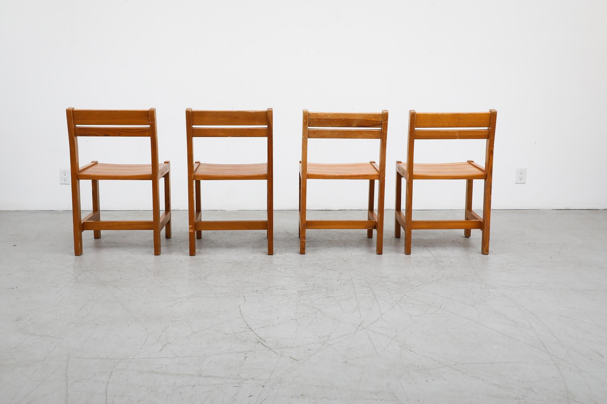 Ensemble de 4 chaises de salle à manger à lattes en pin d'inspiration Tapiovaara de Lundia avec cadres cubiques Bon état - En vente à Los Angeles, CA