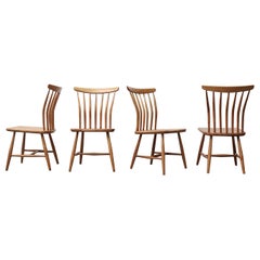 Ensemble de 4 chaises de salle à manger de style Tapiovaara à dossier fuseau