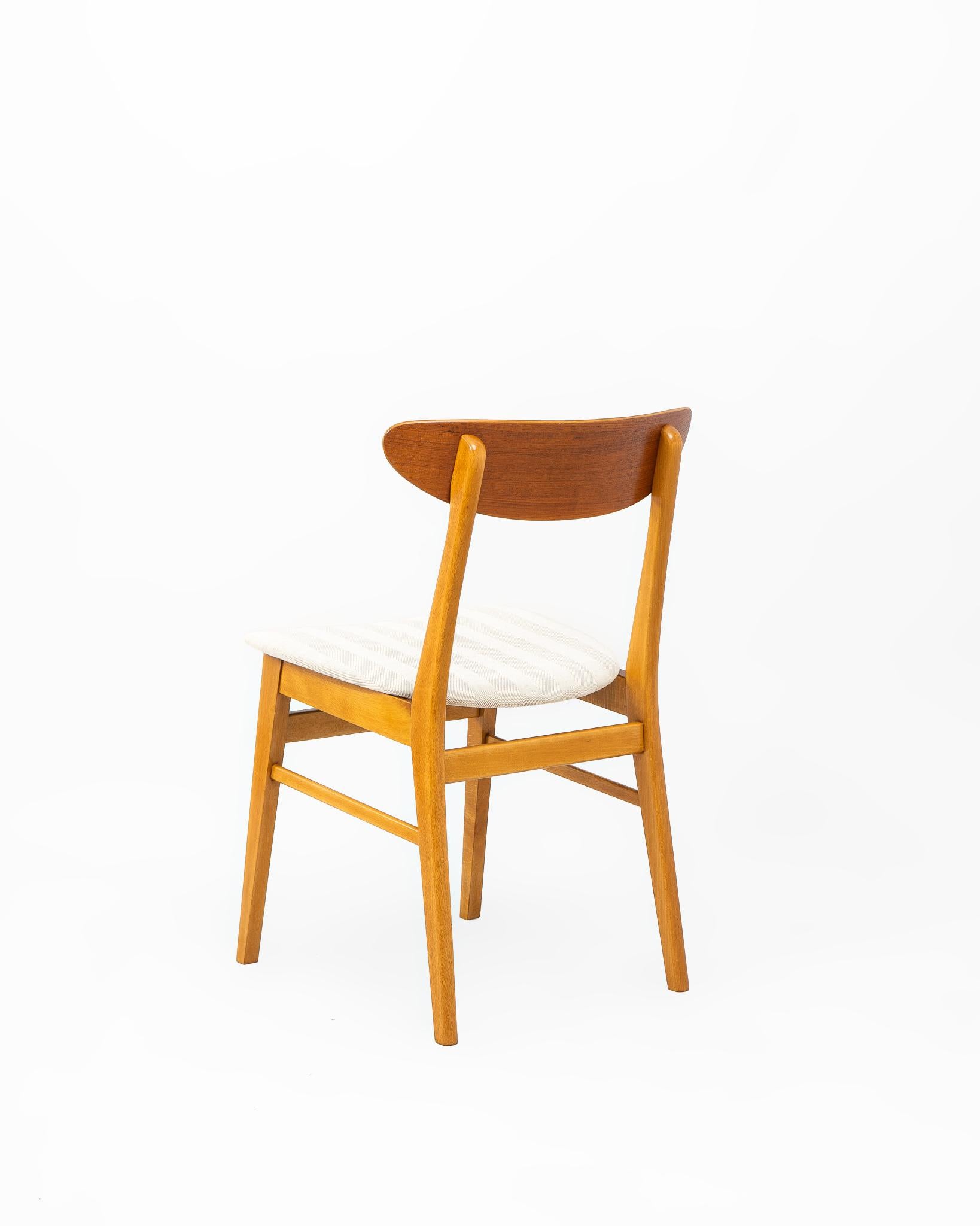 Mid-Century Modern Set of 4 Teak and Beech Chairs Model 210 from Farstrup Stolefabrik, circa 1960 For Sale