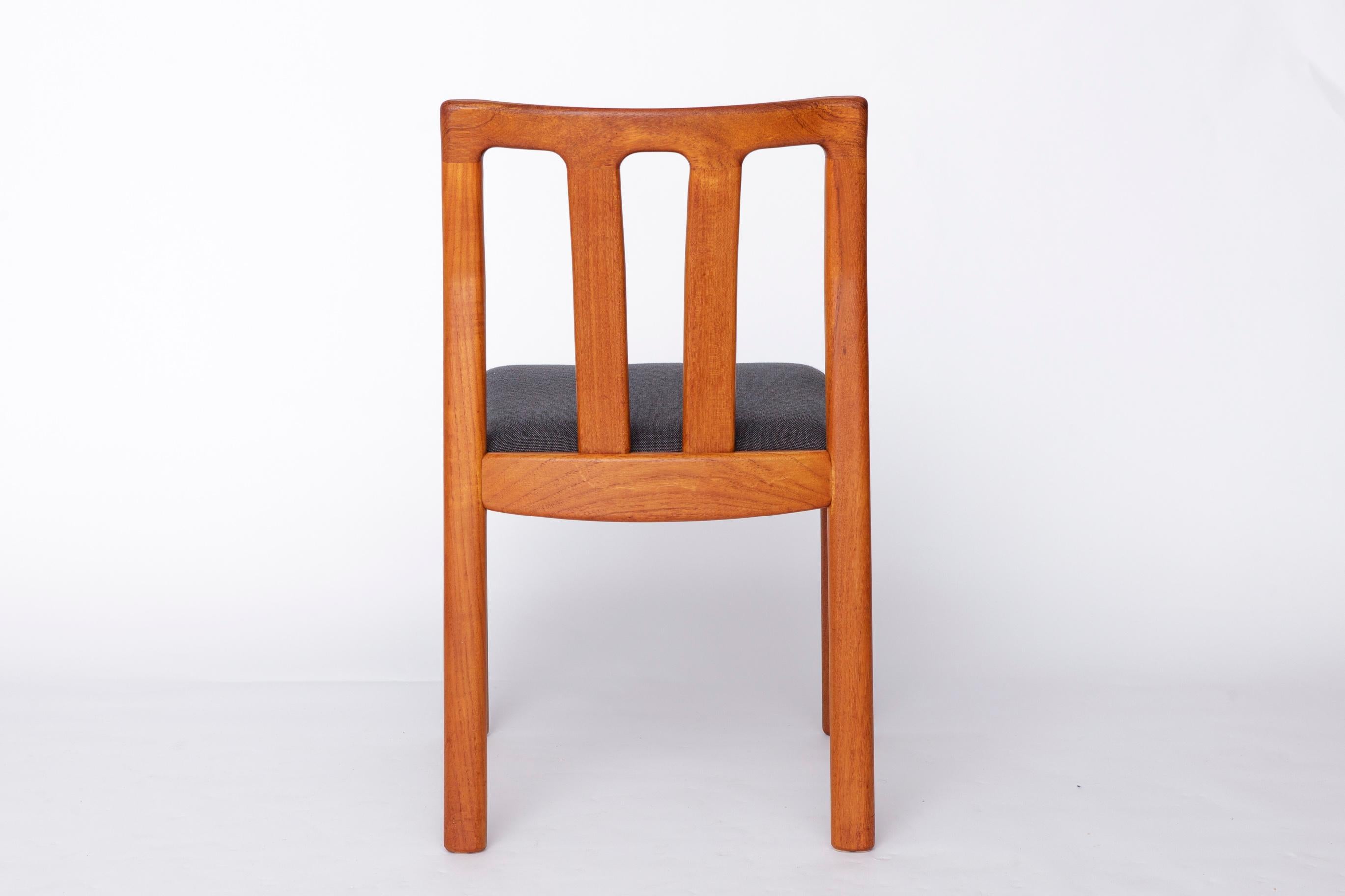 Danese Set di 4 sedie da pranzo in teak di Dyrlund, metà secolo moderno danese 1960, restauro in vendita