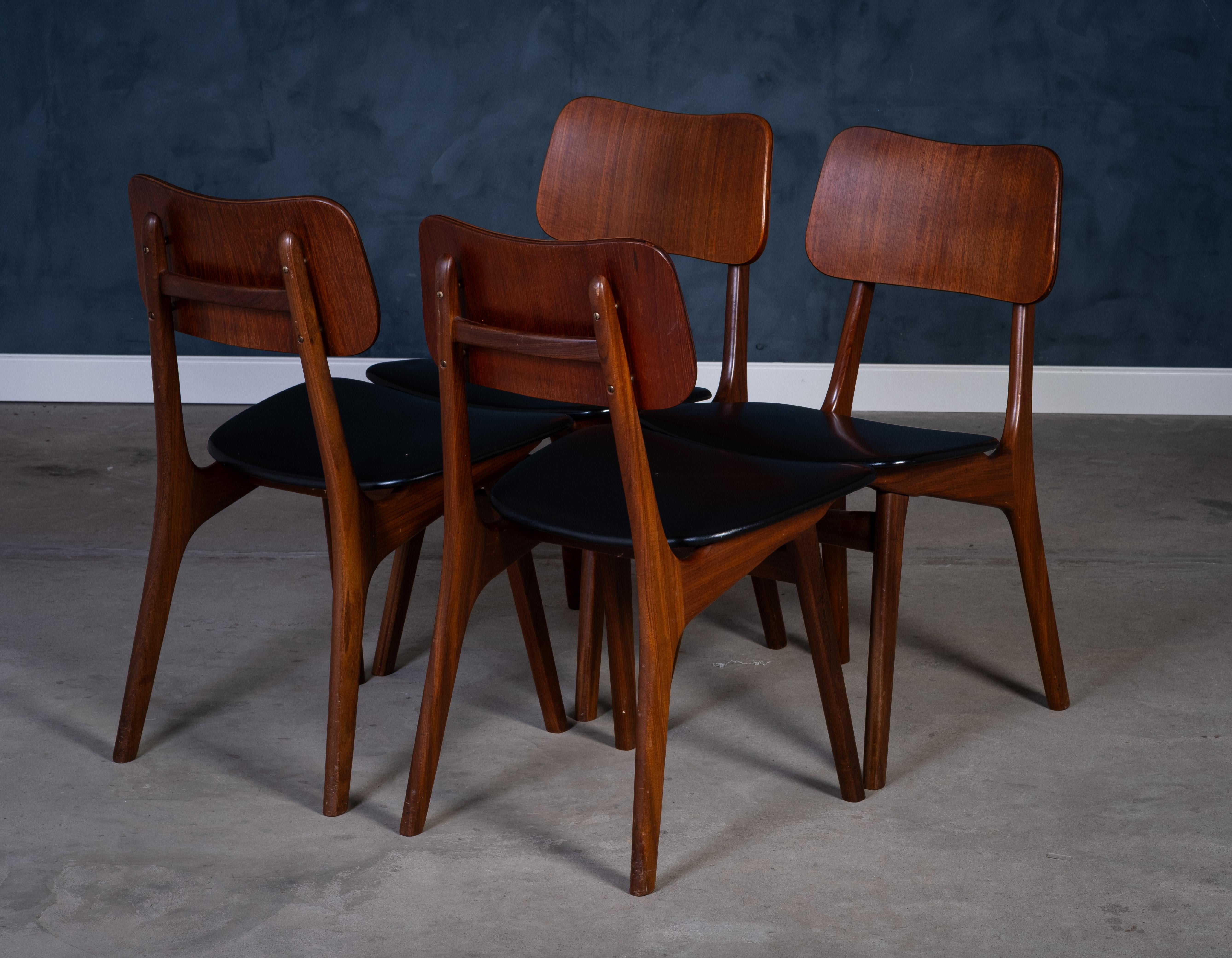 Mid-Century moderno Set di 4 sedie da pranzo in teak di Ib Kofod-Larsen, anni '60 in vendita