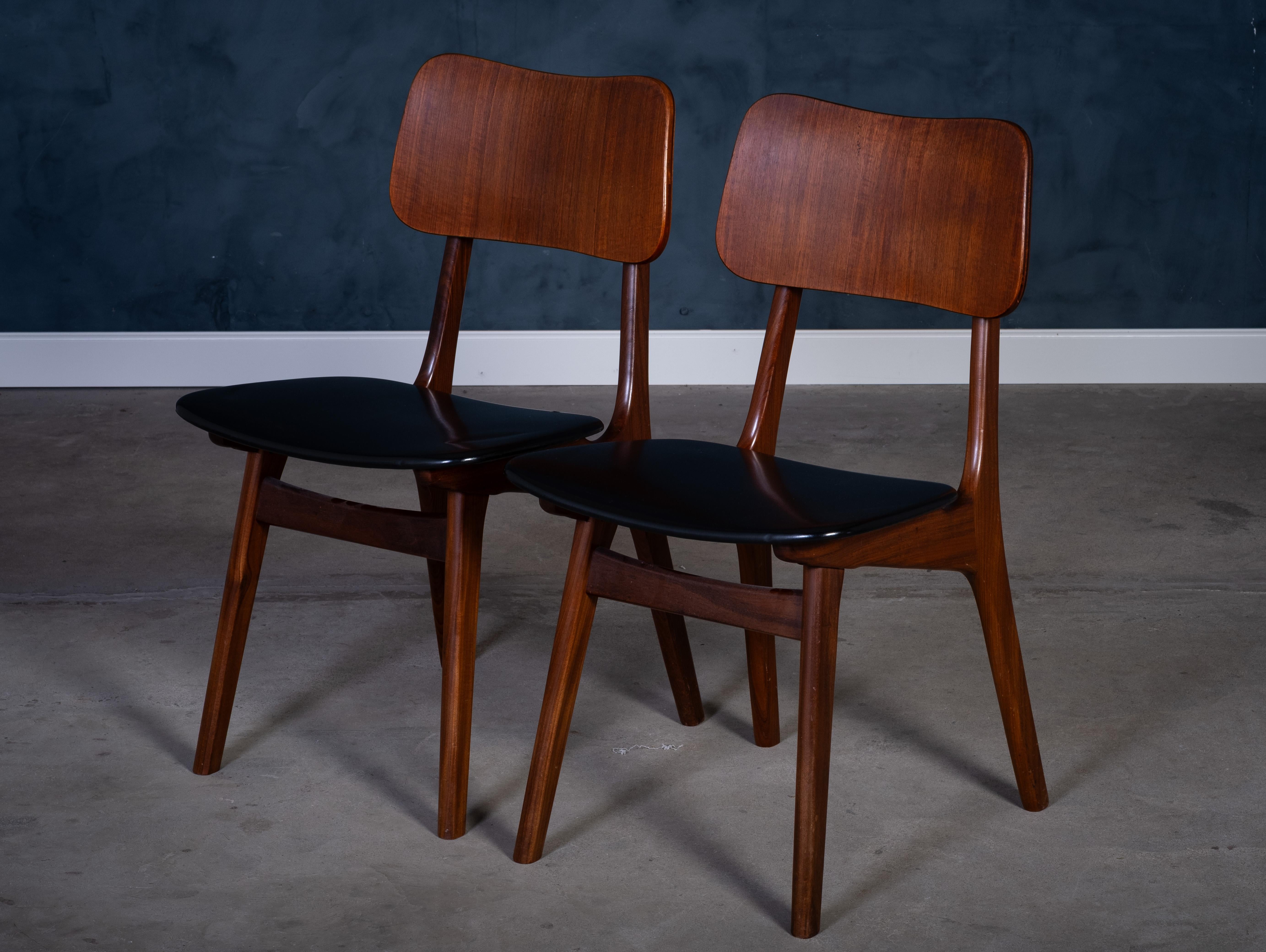 Set di 4 sedie da pranzo in teak di Ib Kofod-Larsen, anni '60 In condizioni buone in vendita a Nørre Aaby, DK