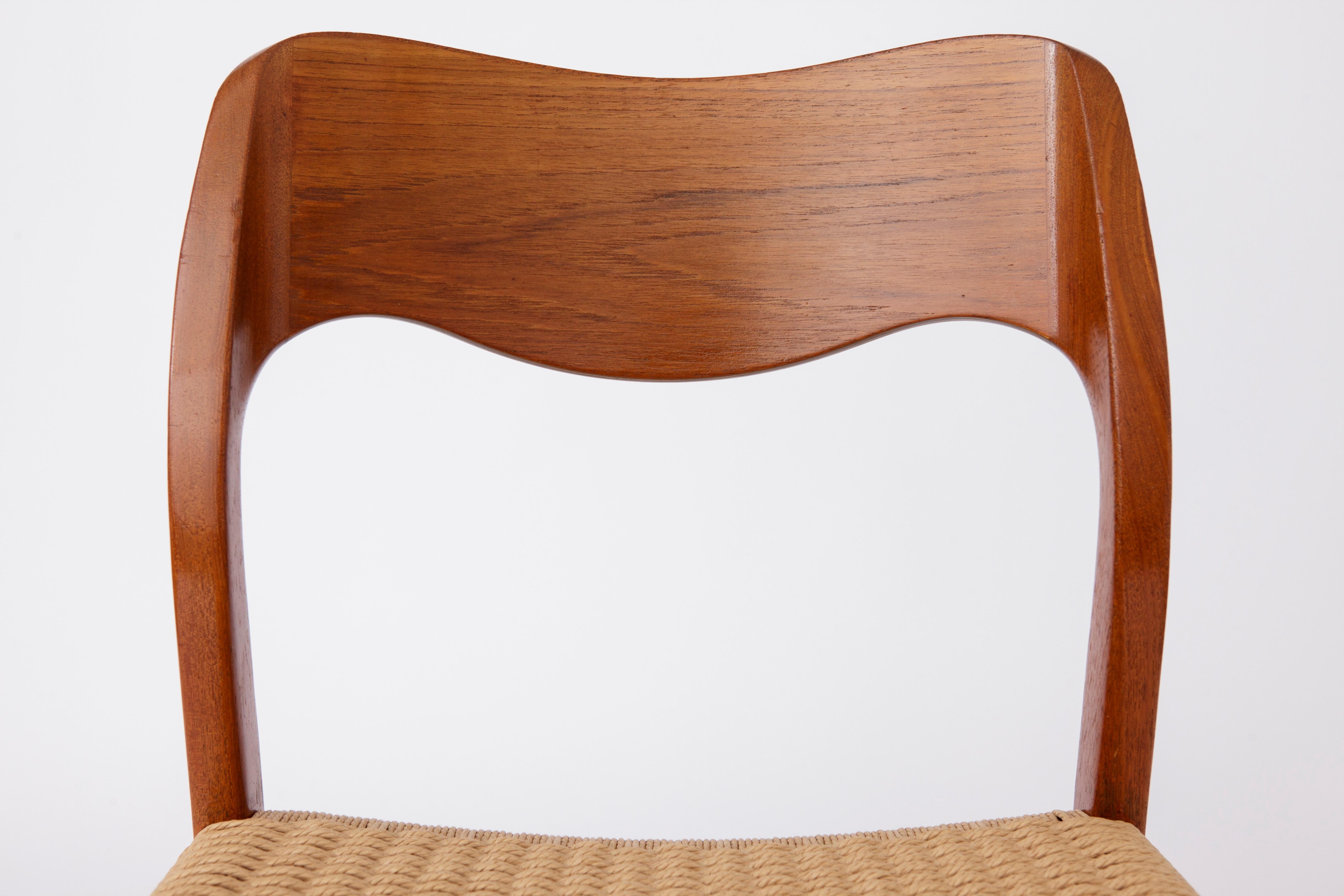 Mid-Century moderno Set of 4 Teak Dining Chairs by Niels Otto Møller – Model 71, Danish Mid-Century in vendita
