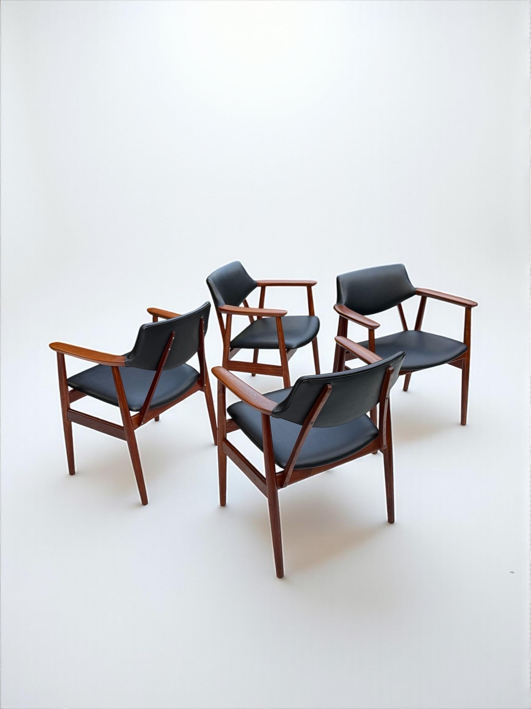 Juego de 4 sillas de comedor de teca y polipiel de Svend Aage Eriksen, Dinamarca Años 60 en venta 4