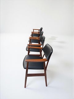 Satz von 4 Esszimmerstühlen aus Teakholz und Kunstleder von Svend Aage Eriksen, Dänemark 1960er Jahre