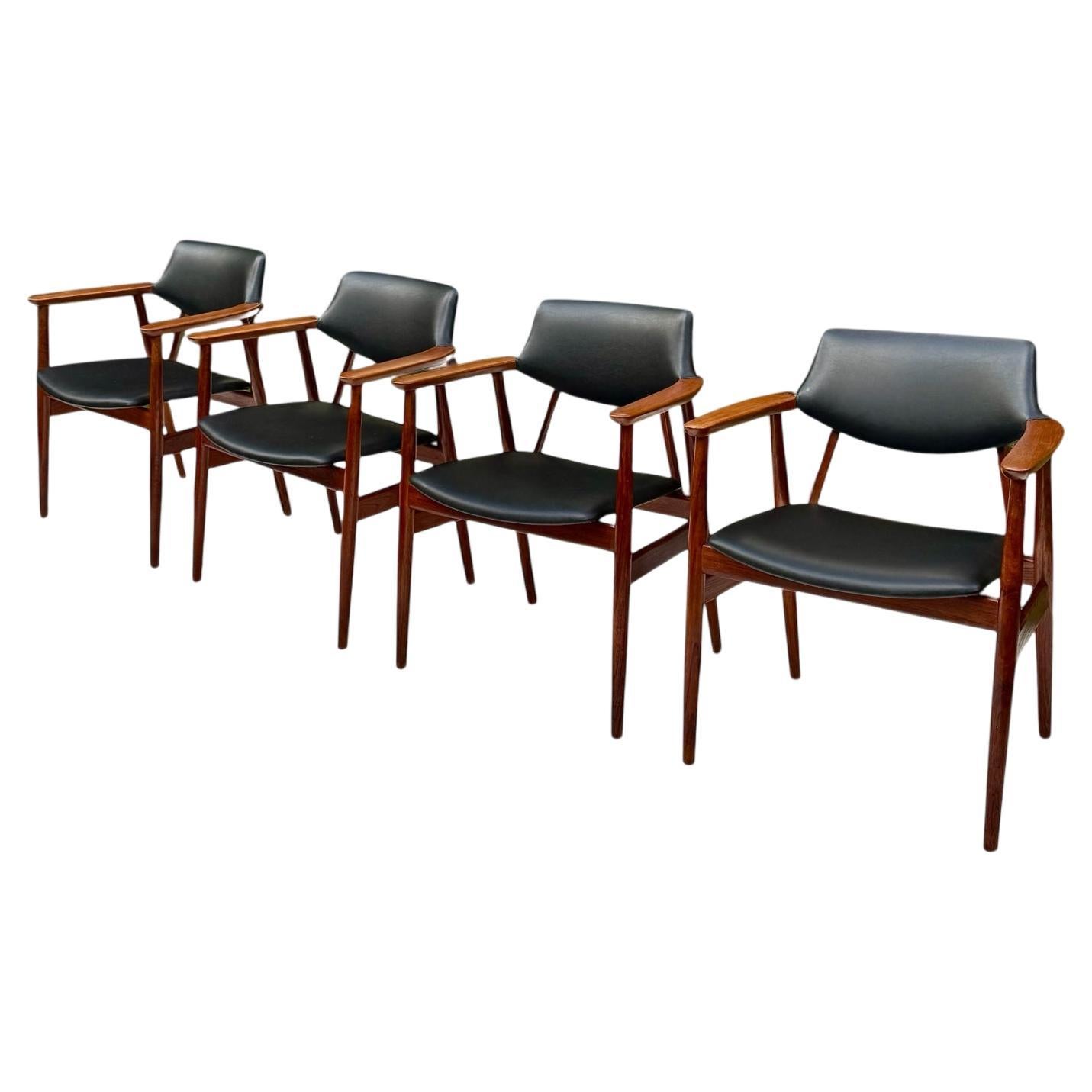 Juego de 4 sillas de comedor de teca y polipiel de Svend Aage Eriksen, Dinamarca Años 60 en venta