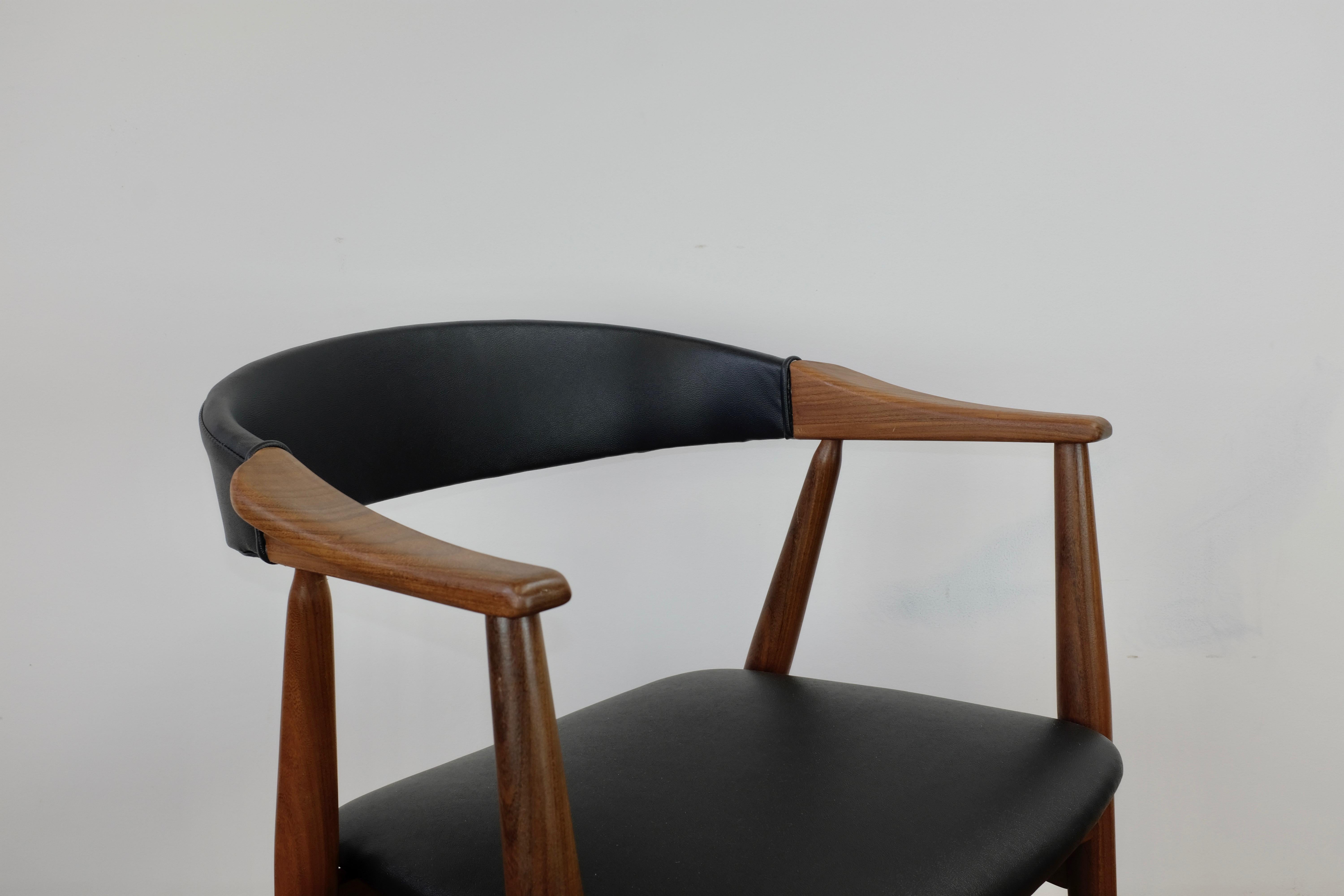 Mid-20th Century Set of 4 Teak Model 213 Armchairs by Farstrup For Sale